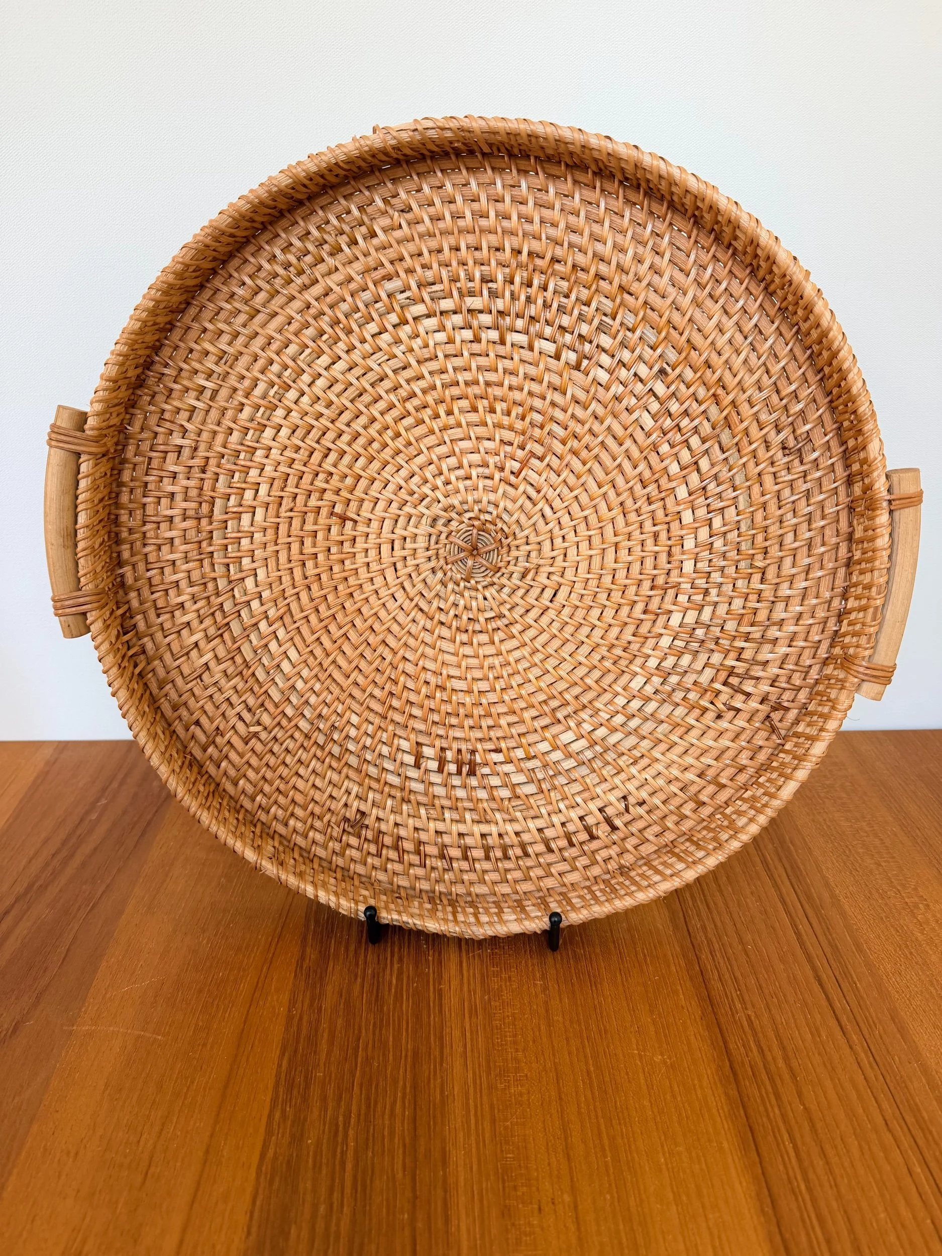 round basket tray