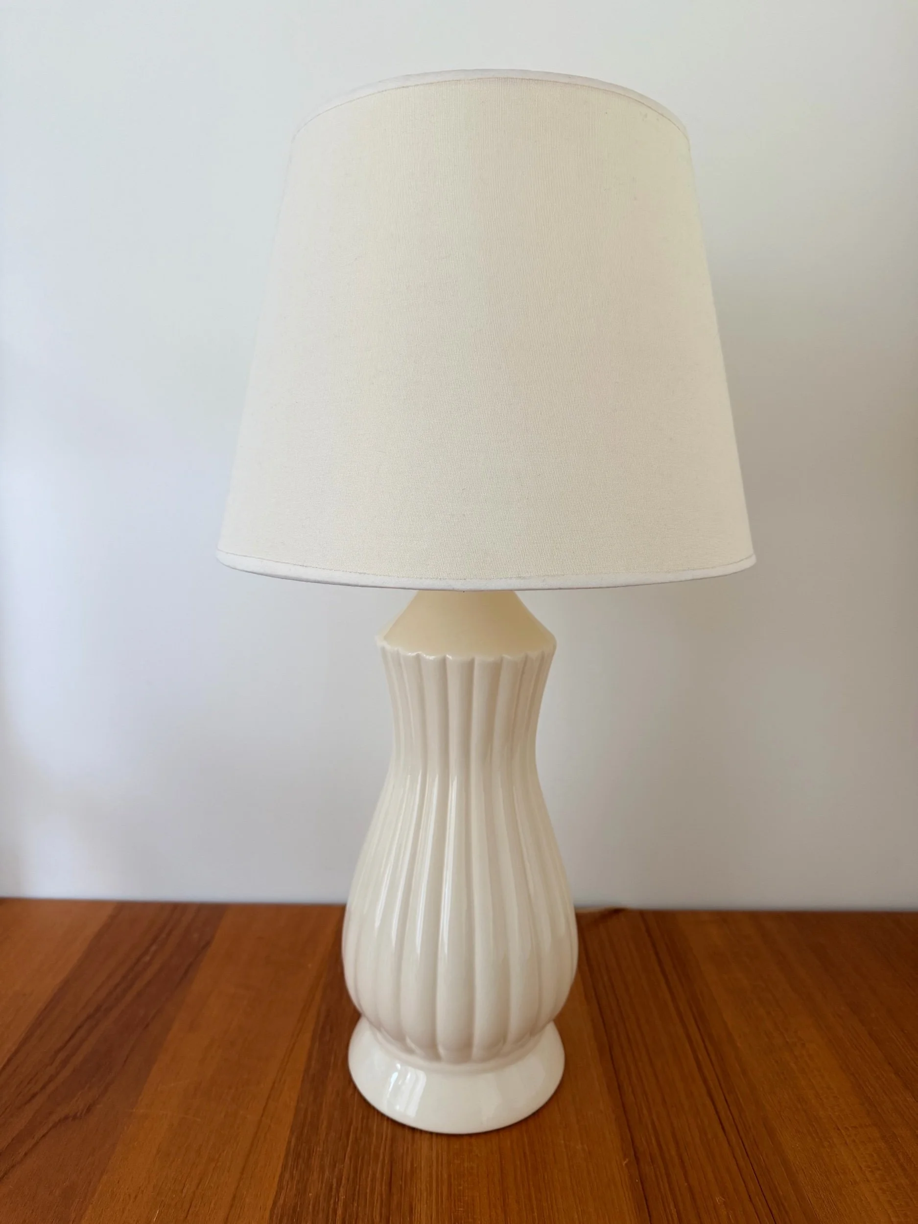 cream hourglass ceramic lamp