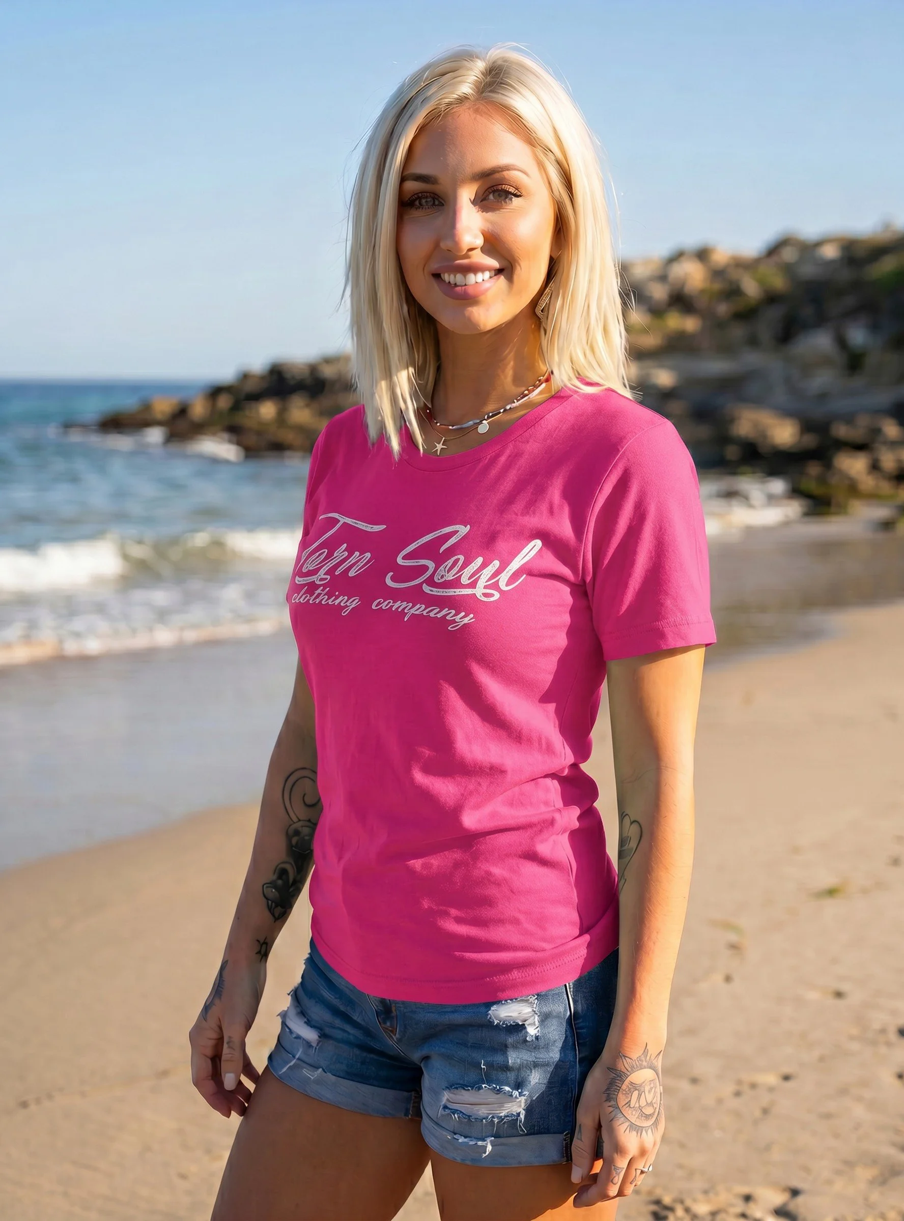UNIVERSAL LADIES TEE