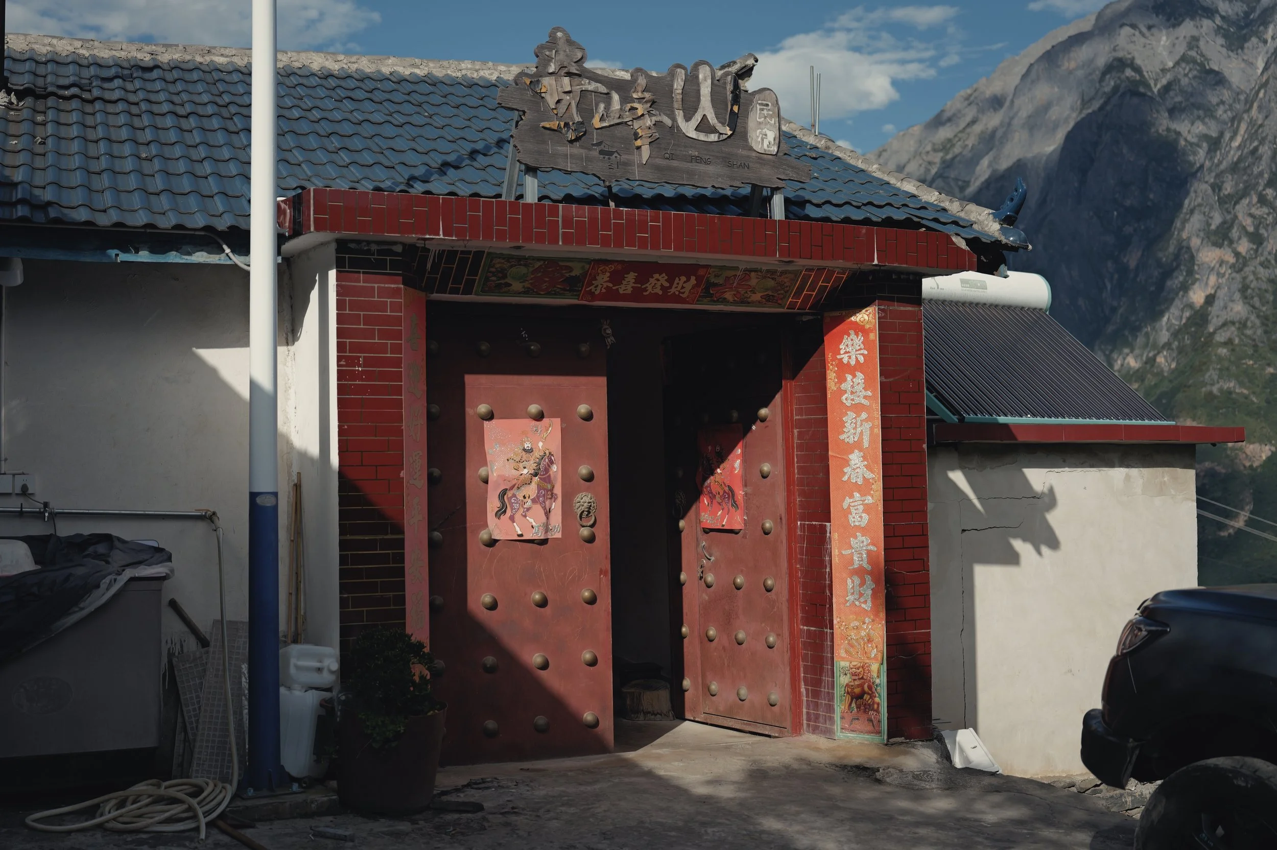 Traditional Chinese gateway at a village in Tiger Leaping Gorge, Yunnan