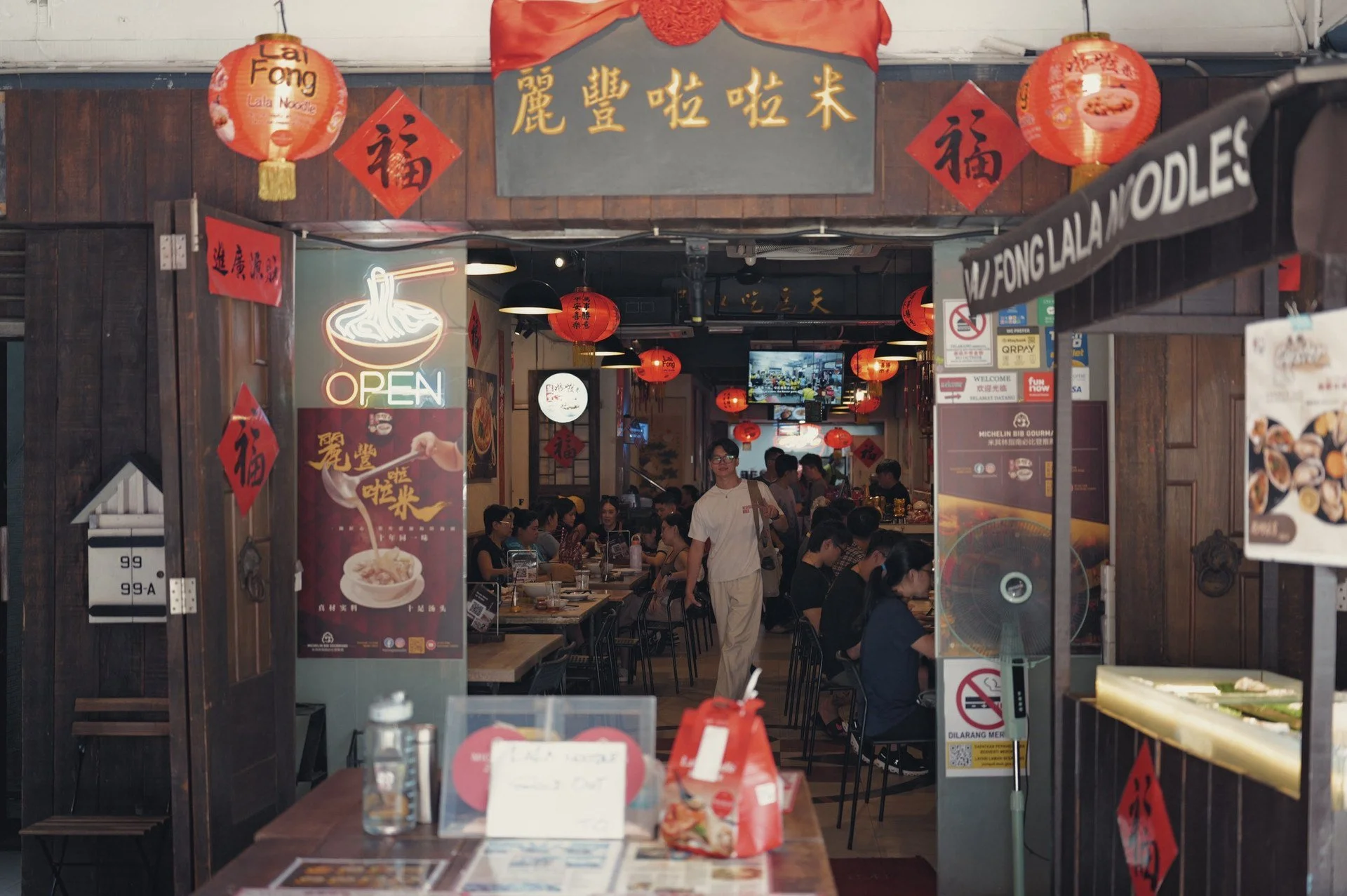 Lai Foong Lala Noodles storefront with red lanterns and Chinese signage in Kuala Lumpur’s Chinatown.