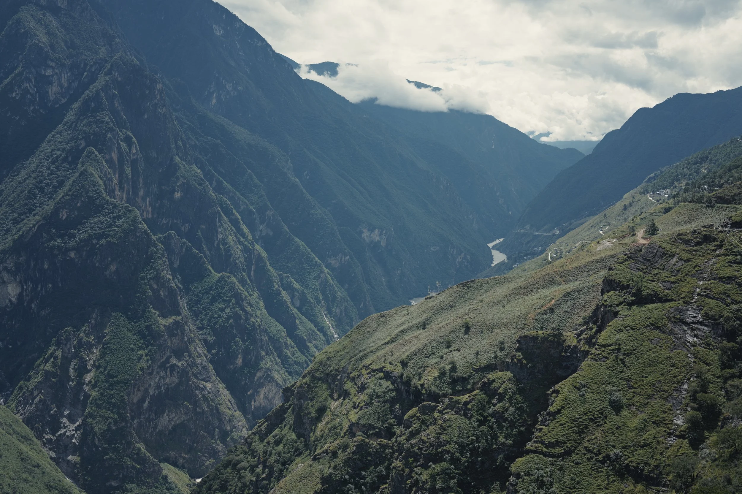 Terraced mountain valley in Tiger Leaping Gorge, Yunnan — Leica Q3 43 travel photography