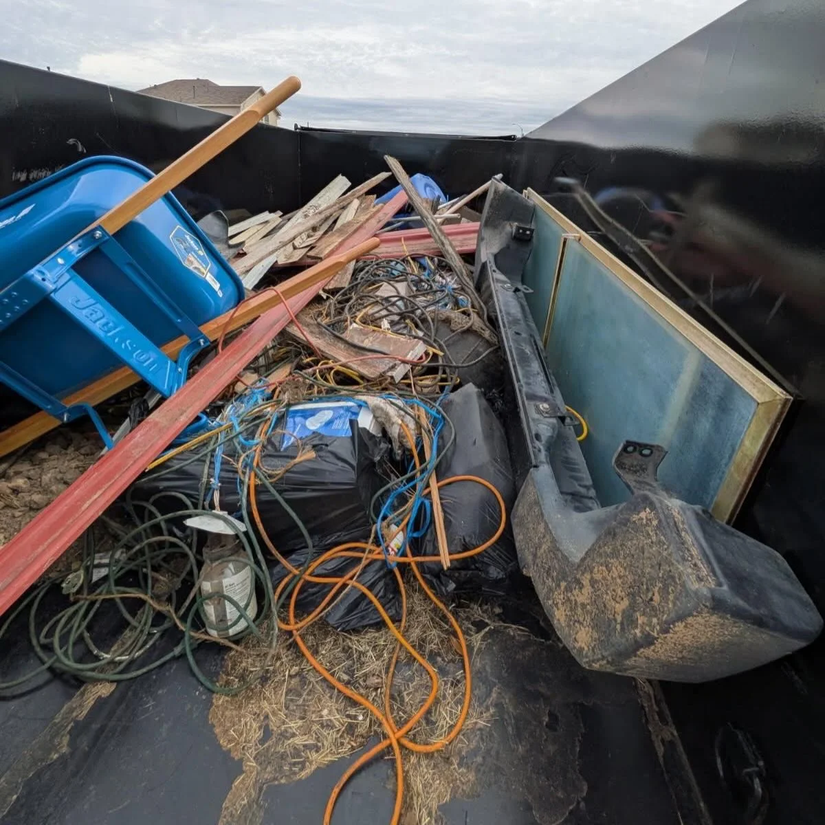 This Weekend&rsquo;s Haul! Got junk? We&rsquo;ve got the truck. 🚛✨
Welcome to 2 Cousins Hauling &amp; Junk Removal! We know how easy it is for &ldquo;stuff&rdquo; to pile up. Don&rsquo;t let the clutter stress you out&mdash;let the cousins take care