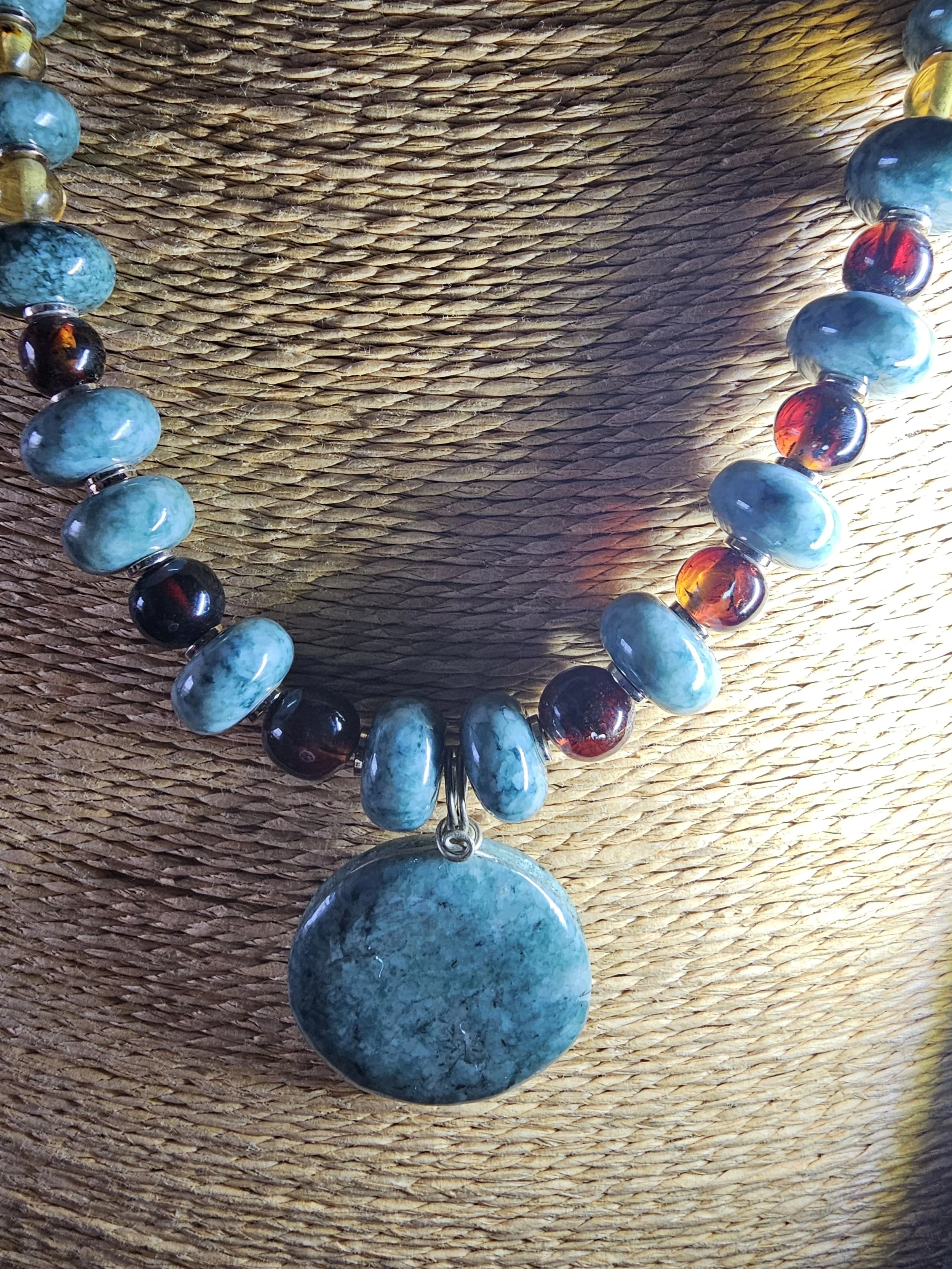 pure-imperial-jade-round-bead-pectoral-fan-necklace-detail_ksw21z.jpg