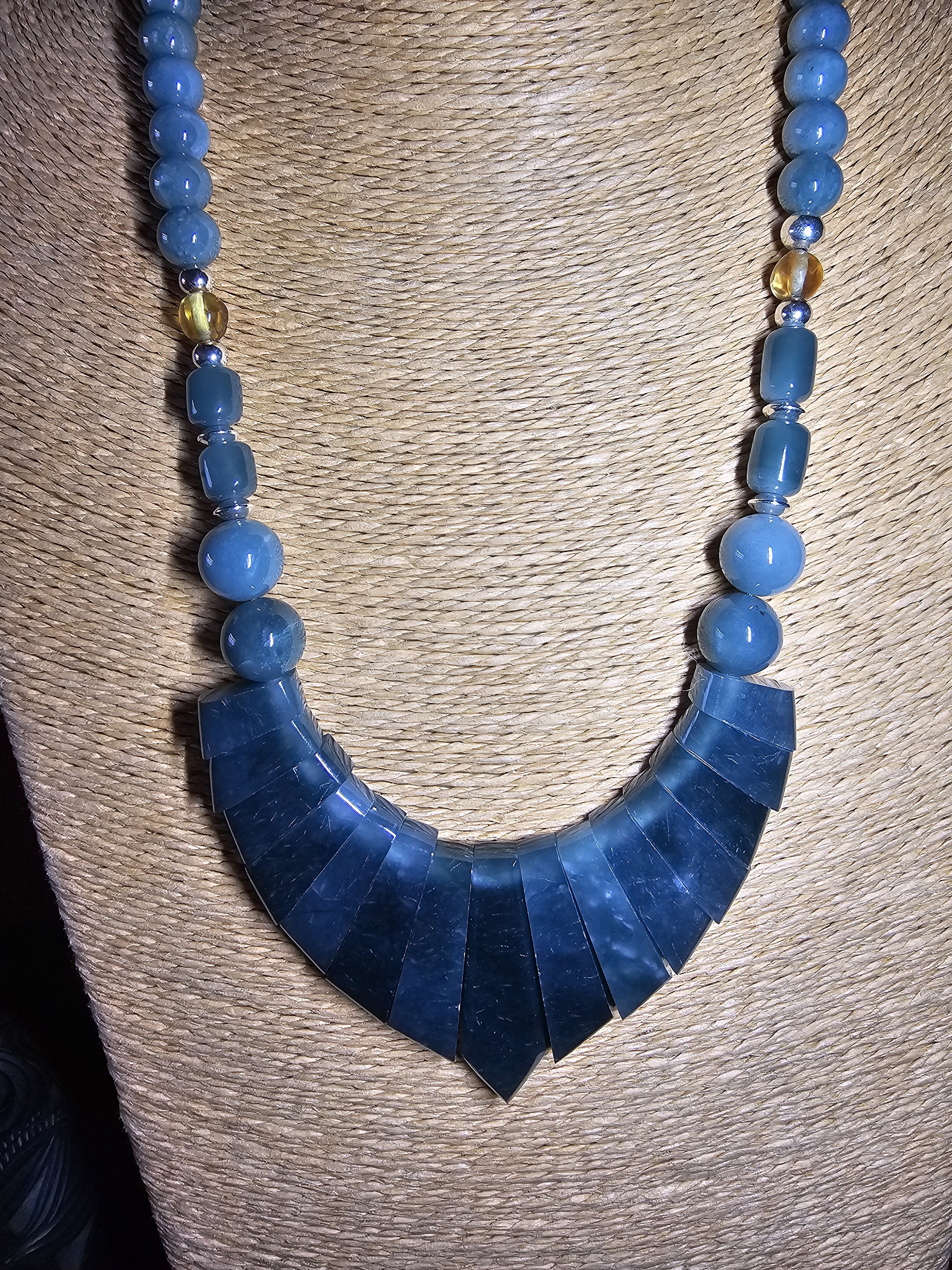 amber-jade-bead-tigers-eye-oval-silver-pendant-necklace-front_zj7h9i.jpg