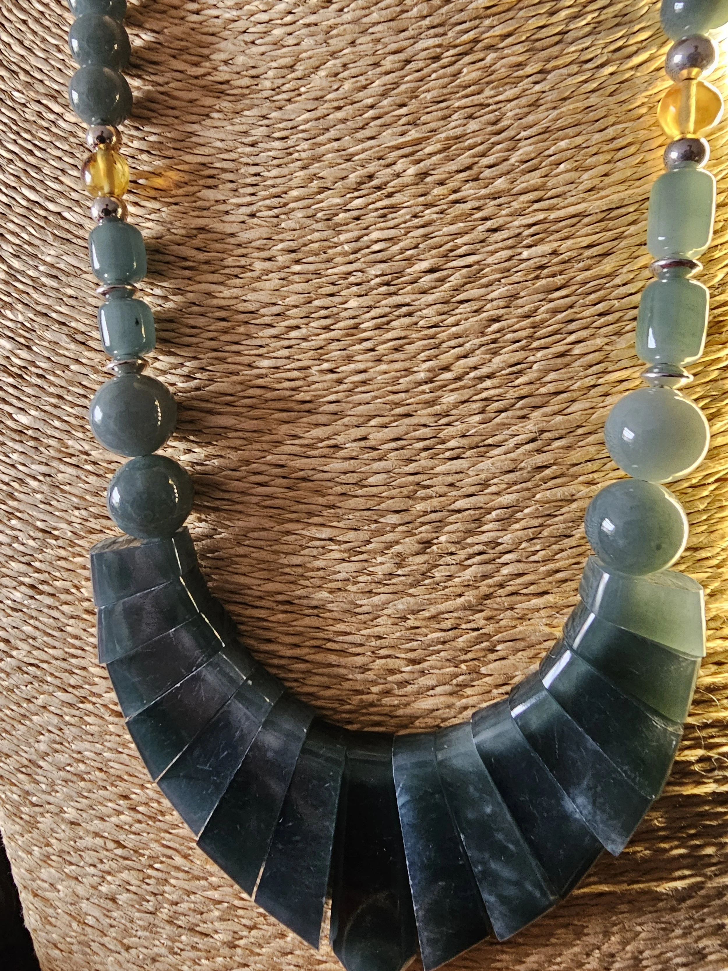 lapis-lazuli-aquamarine-bead-labradorite-oval-silver-pendant-necklace-detail_tur2bs.jpg