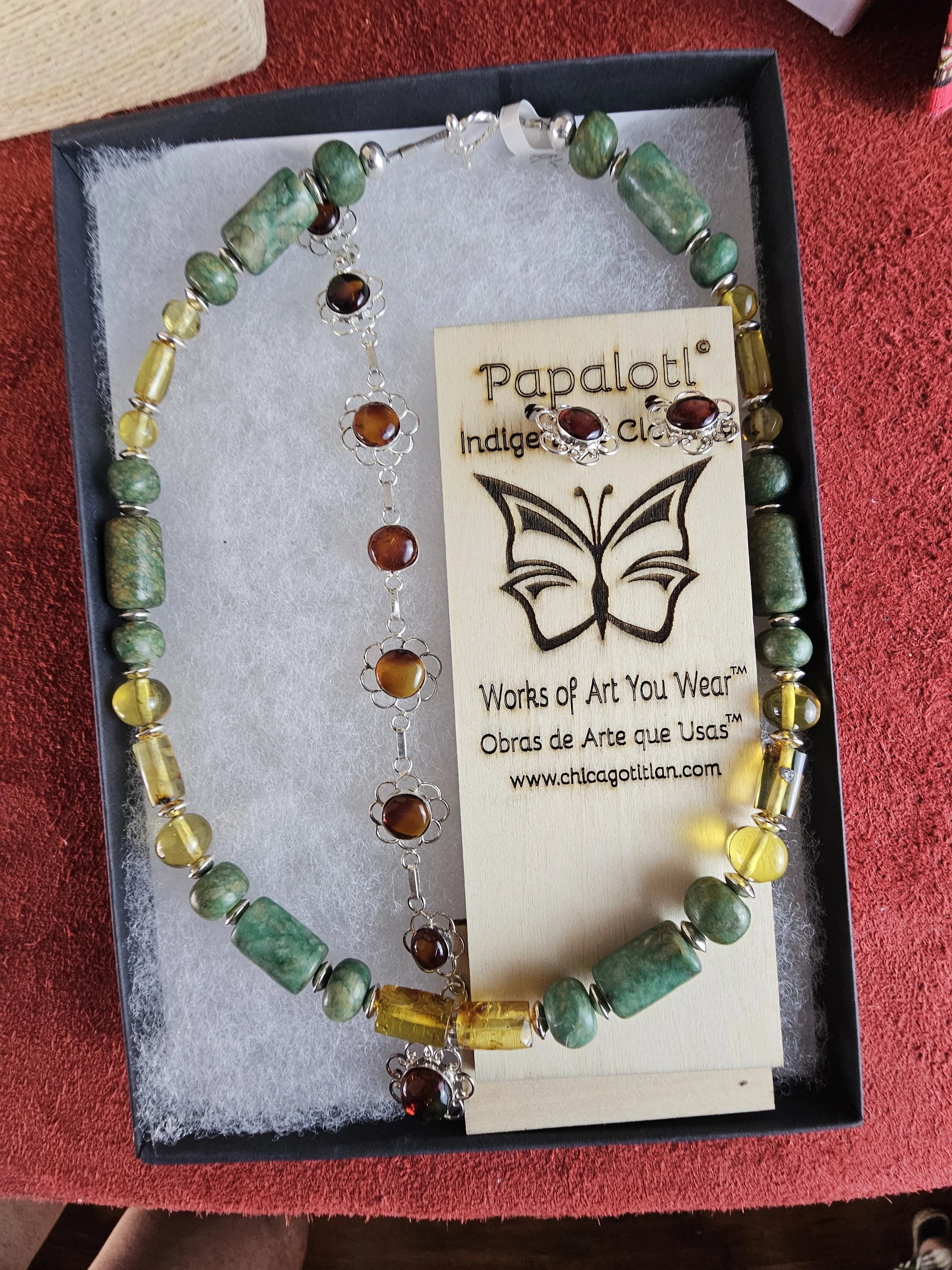 guatemalita-jade-chiapas-amber-necklace-silver-flower-bracelet-earrings-set-side_eenmxt.jpg