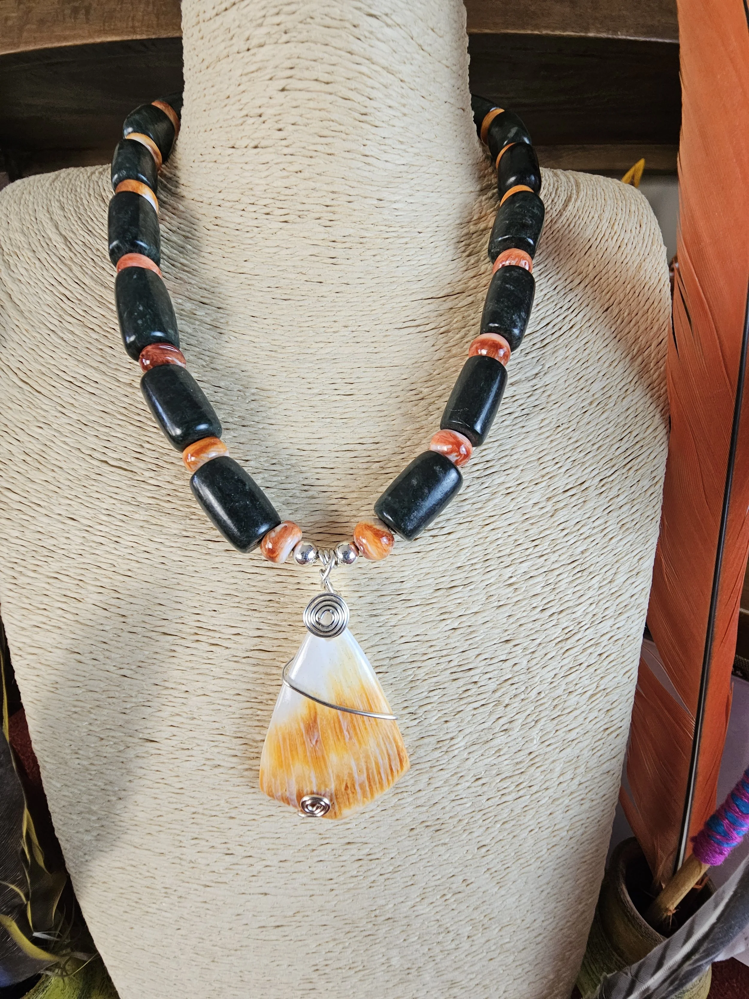 dark-jade-tube-orange-jade-bead-spiny-oyster-shell-trapezoid-pendant-necklace-detail_akg1us.jpg