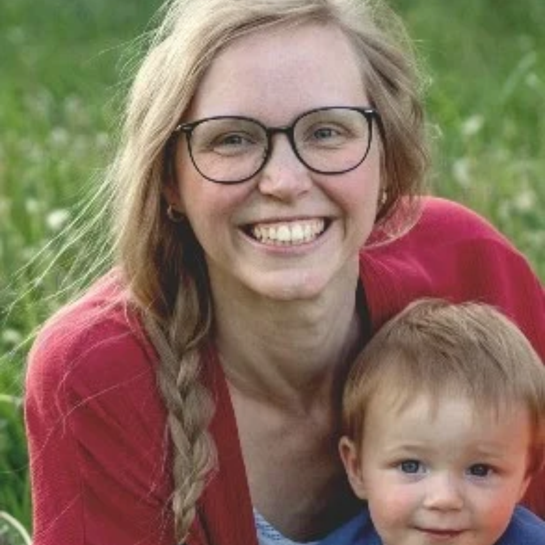 Michaela Linhova - Postpartum Care &amp; Babywearing