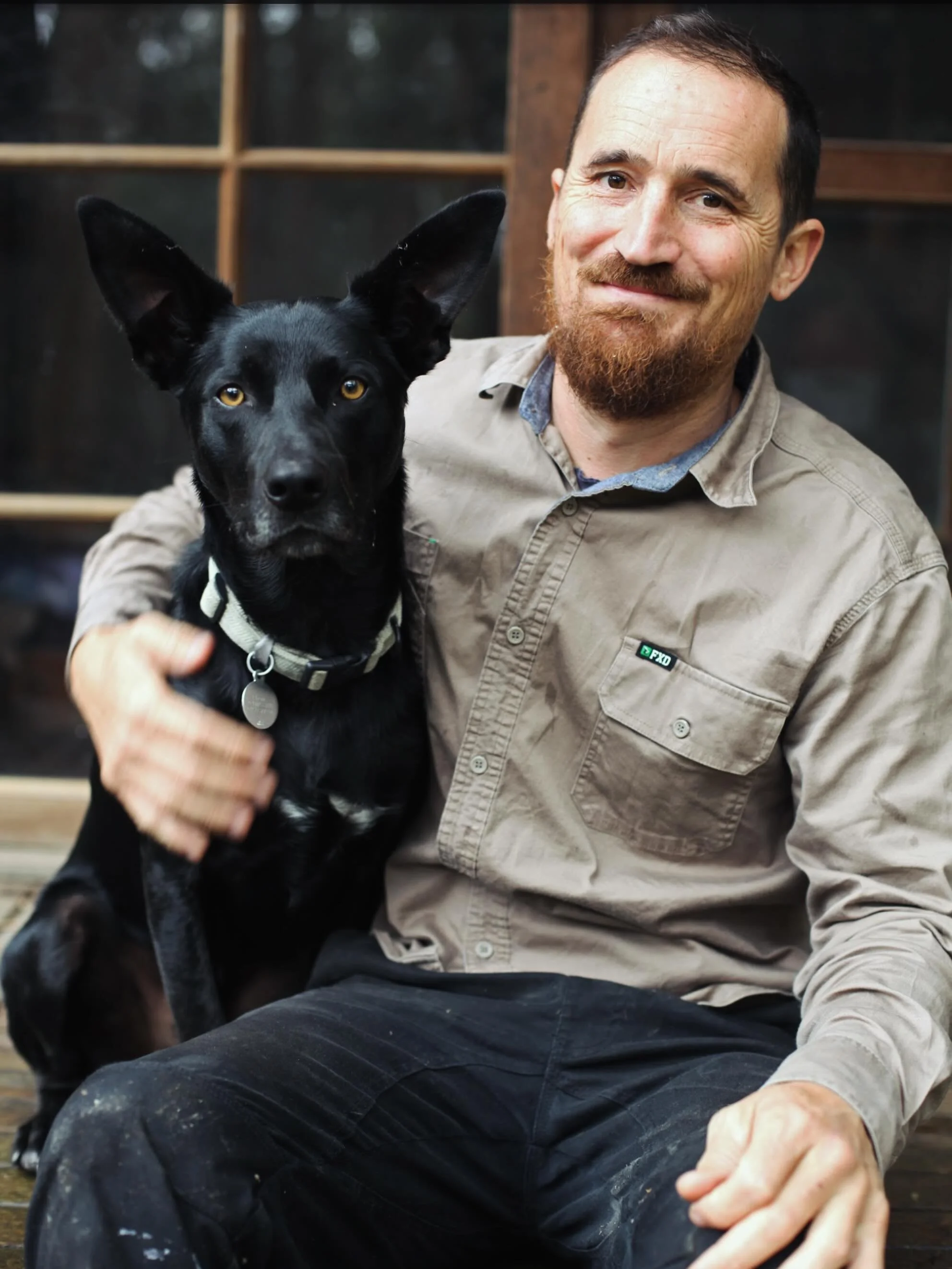 G&rsquo;day, I&rsquo;m Damian &mdash; the guy behind Central Highlands Inspections (and yes, that&rsquo;s my dog Lewie 🐾).
I&rsquo;ve spent over 20 years working in construction and I hold an Advanced Diploma of Building Surveying and formal qualifi