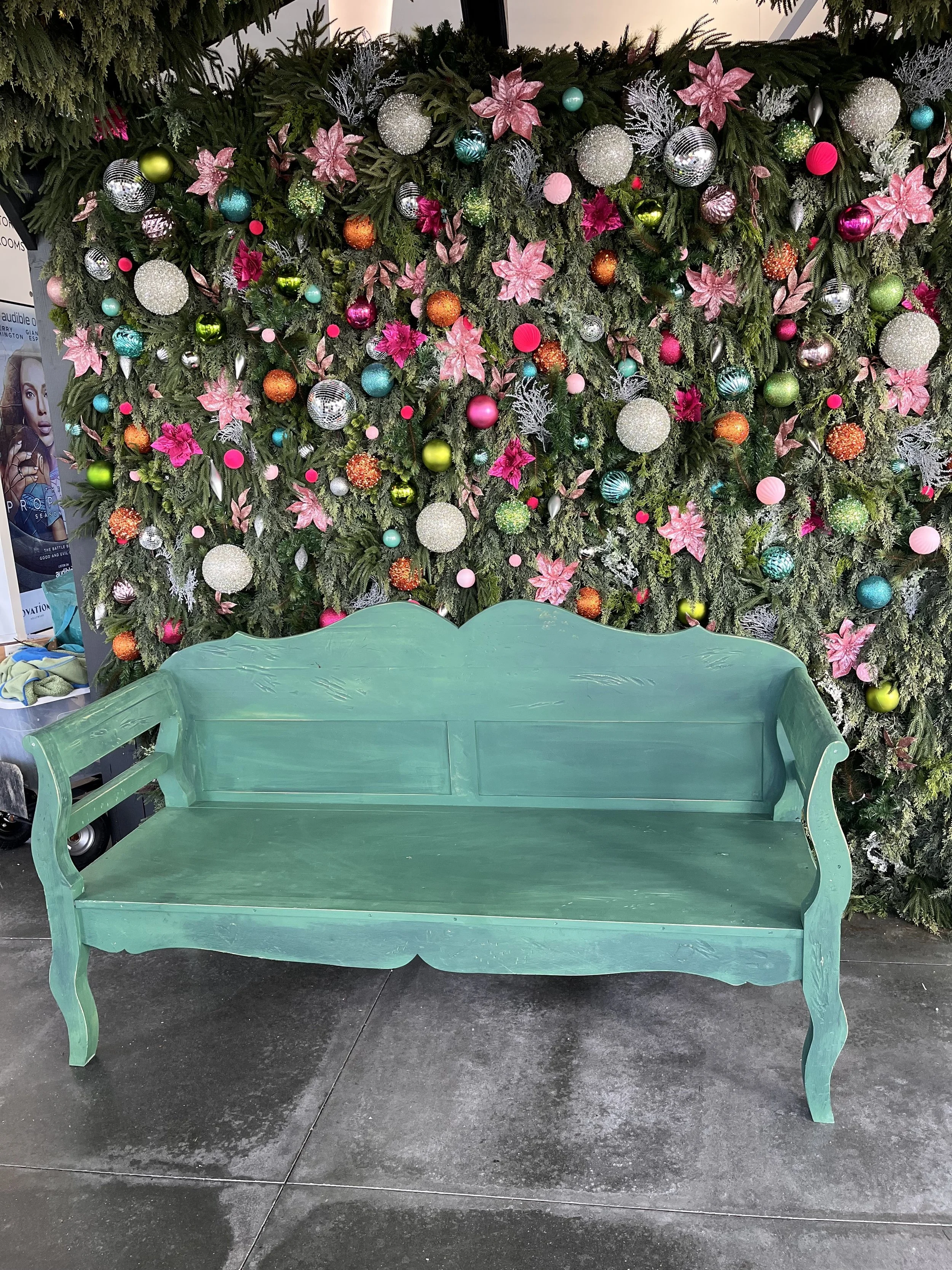 Hollywood Ovation Garland Backdrop .jpg
