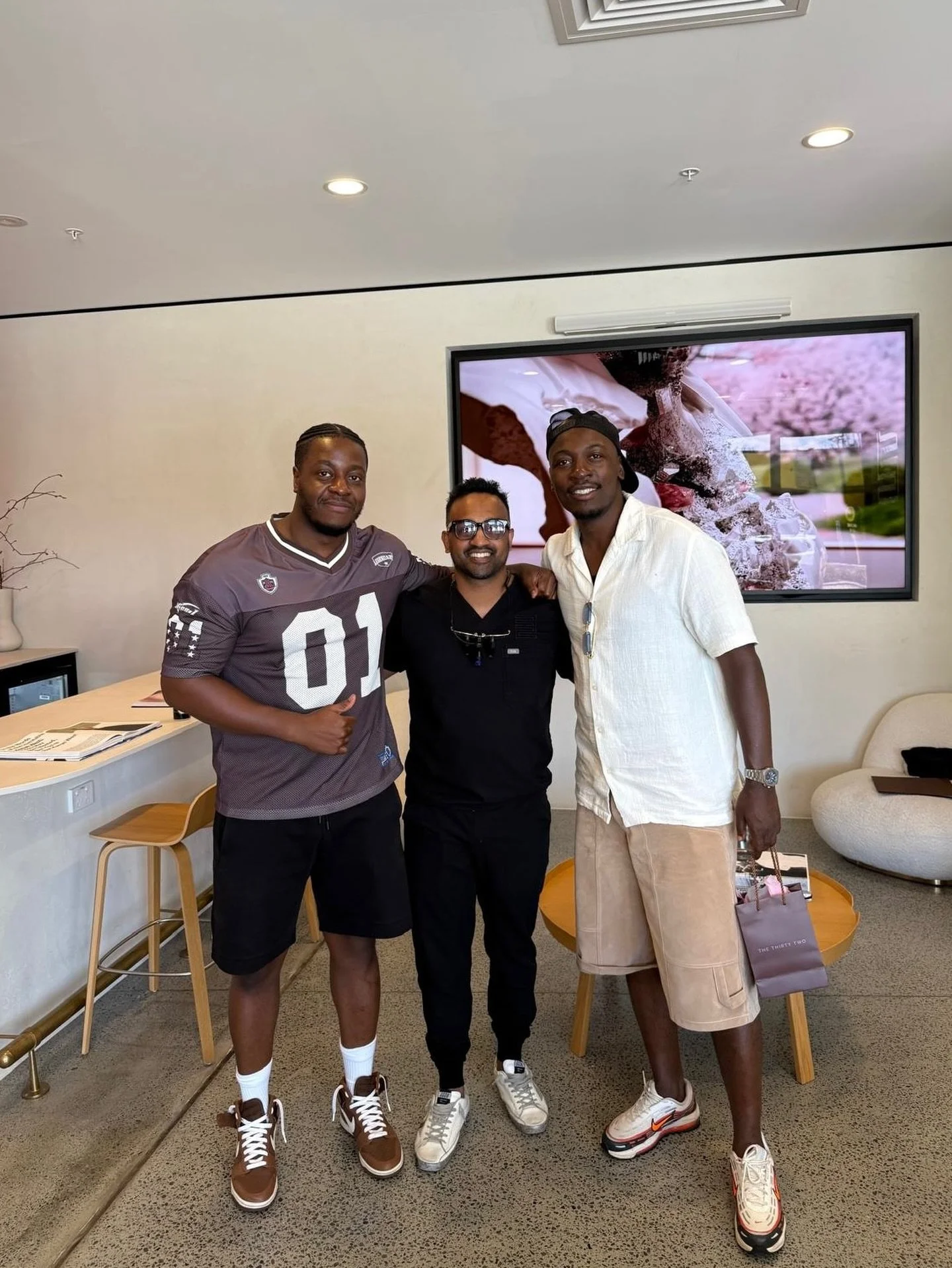 Fresh out of the @imacelebrity jungle and straight into The Thirty Two Dental Studio!

Deji and @comeddiekadi made a pit stop for a little smile TLC before heading home ✈️💜

#thethirtytwo #imaceleb #dentalstudio #teameddie #goldcoast #brisbane #smil