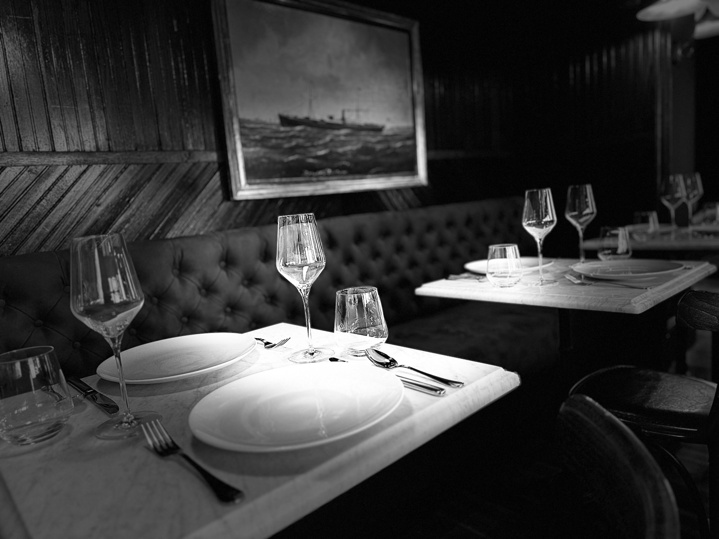 lil vic interior dining room 