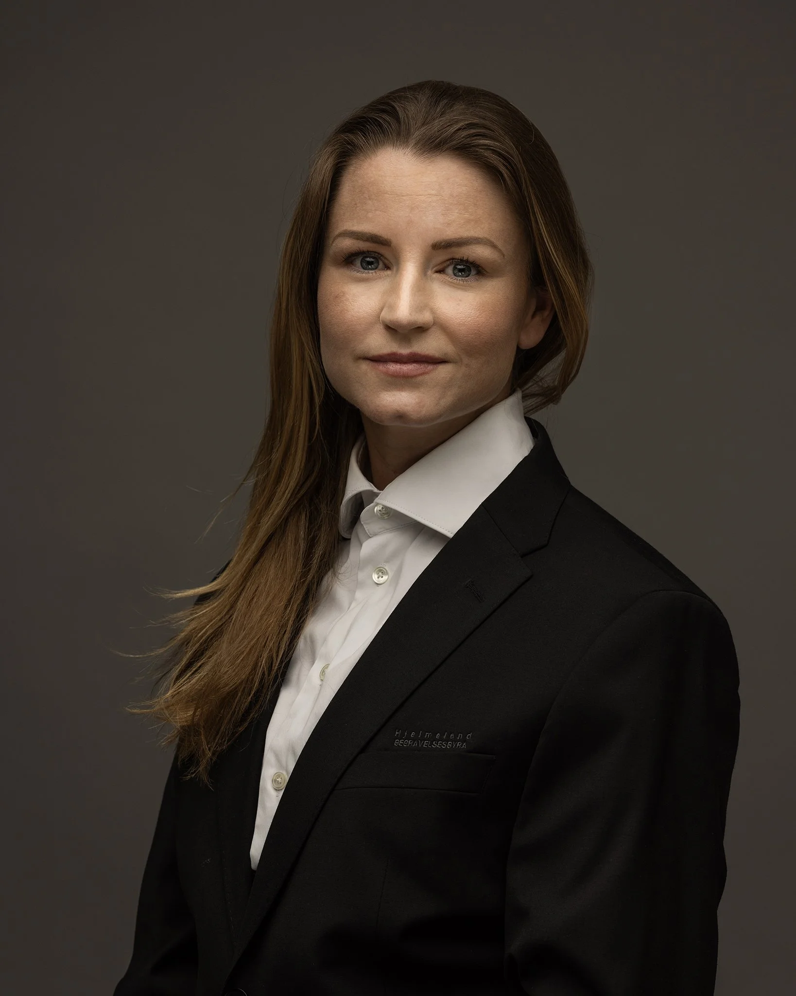 Elise Bødal, tilsett ved Hjelmeland Begravelsesbyrå