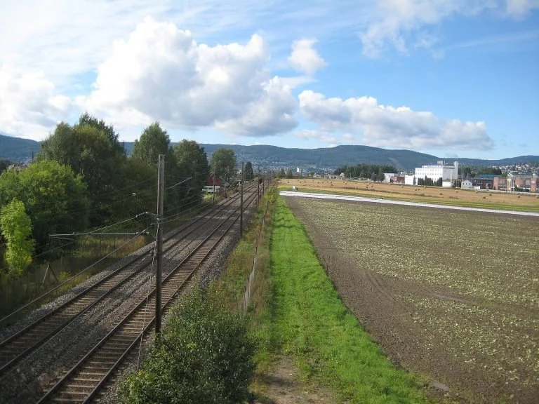 Bilde av tidligere lierbanen, jernbanen som gikk over området banen nå ligger i.