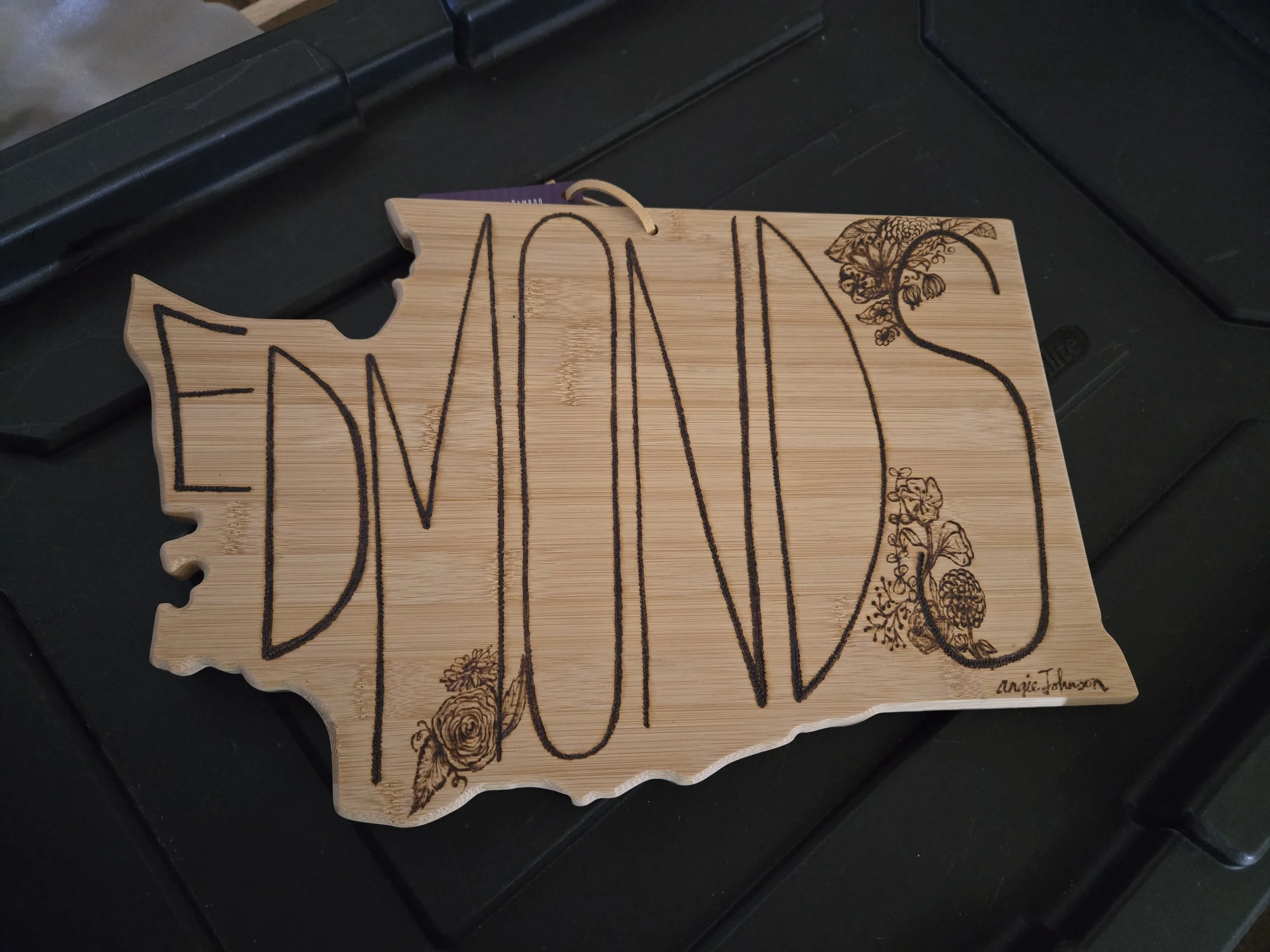 Charcuterie/Cutting Board Washington Shape with Freehand Pyrography