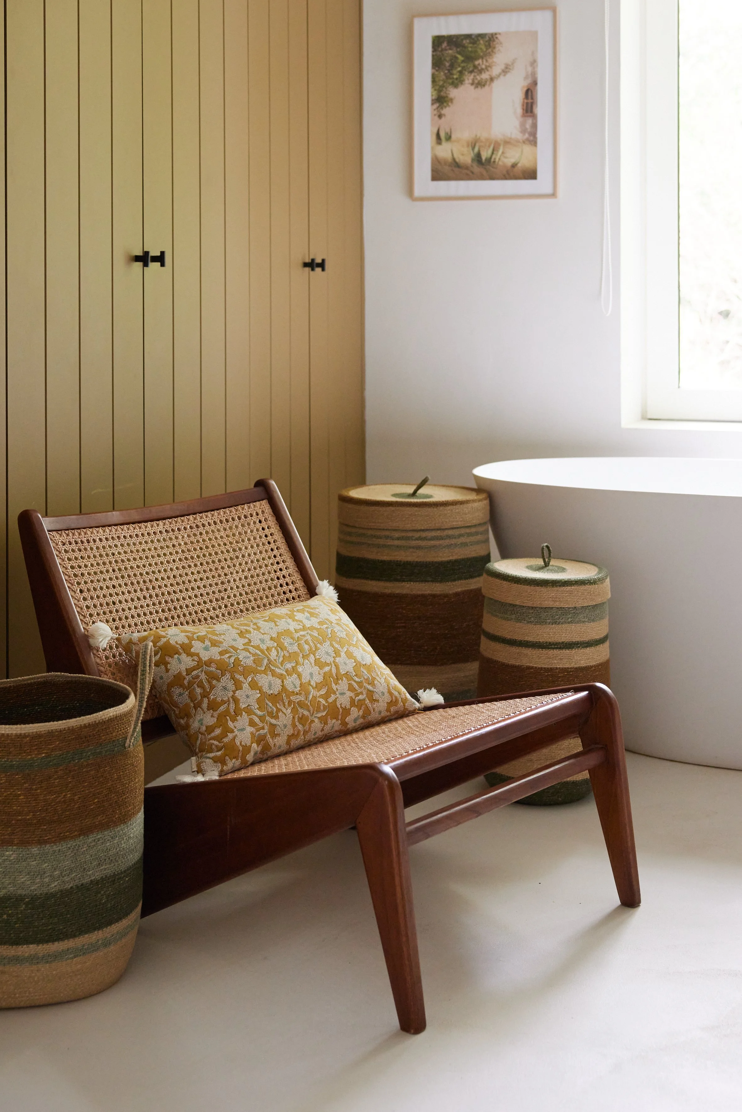 CUSHION COVER LOTUS ABSYNTHE (2) + PANIERS LAUNDRY ET ANSES.jpg