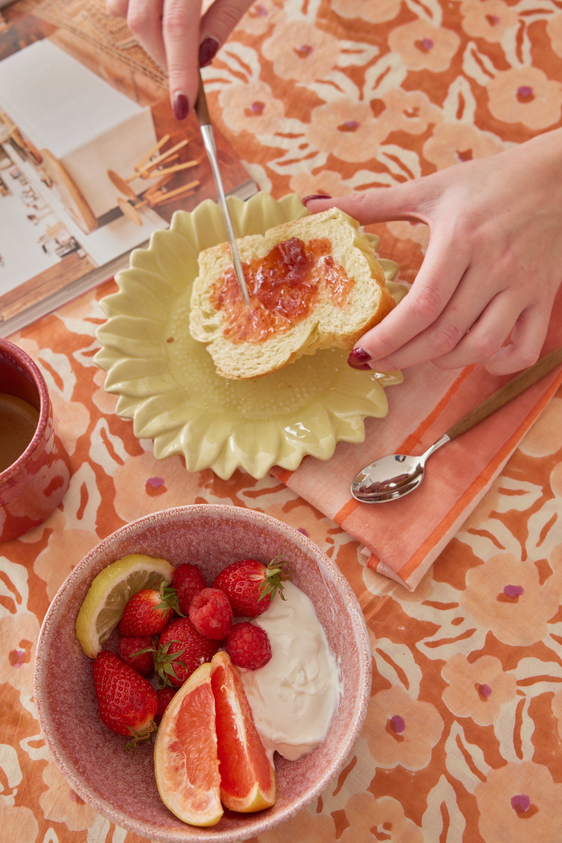 TABLECLOTH CHUNNI VITAMIN (1).jpg
