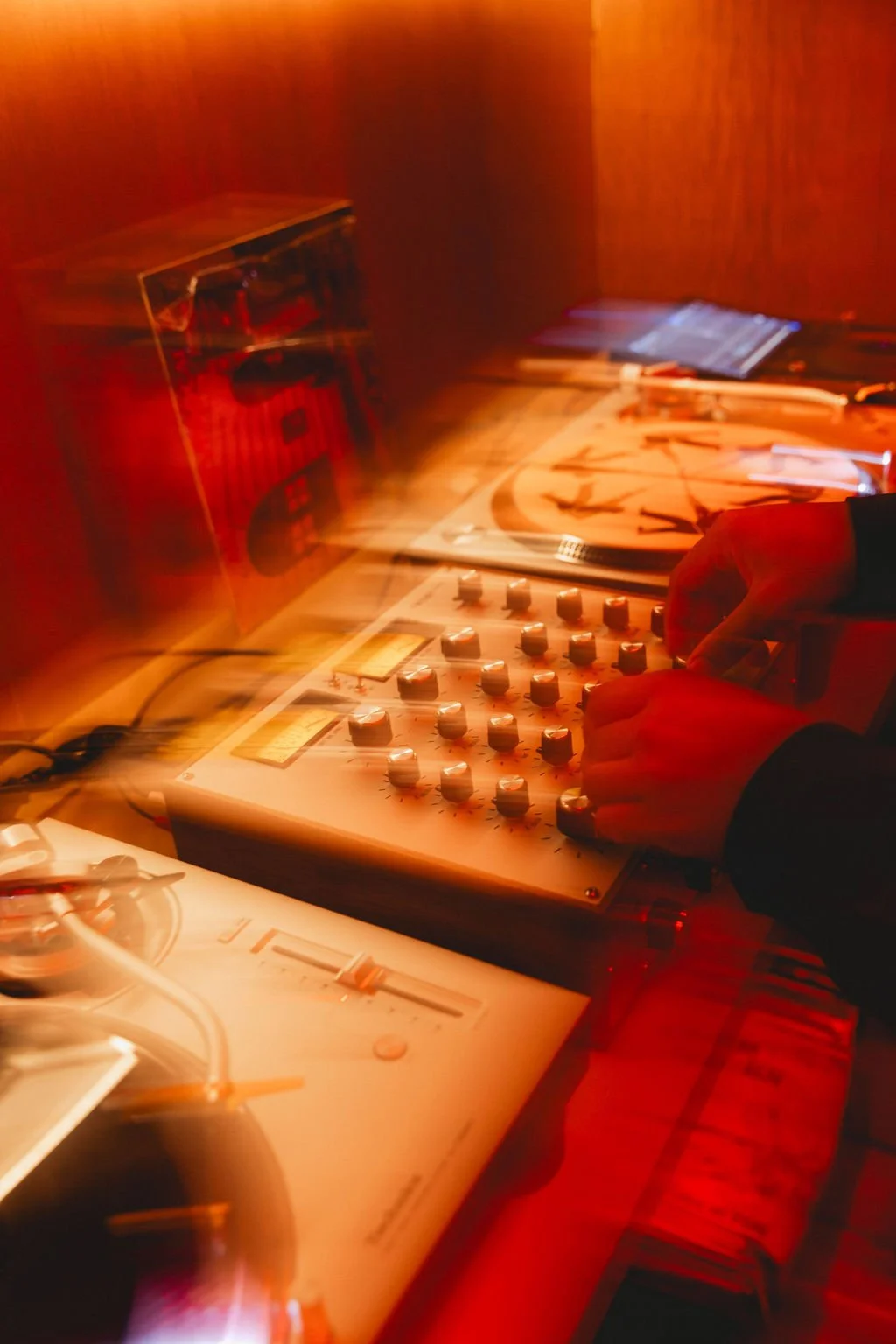 spin-bar-amsterdam-pool-vinyl-4.jpg