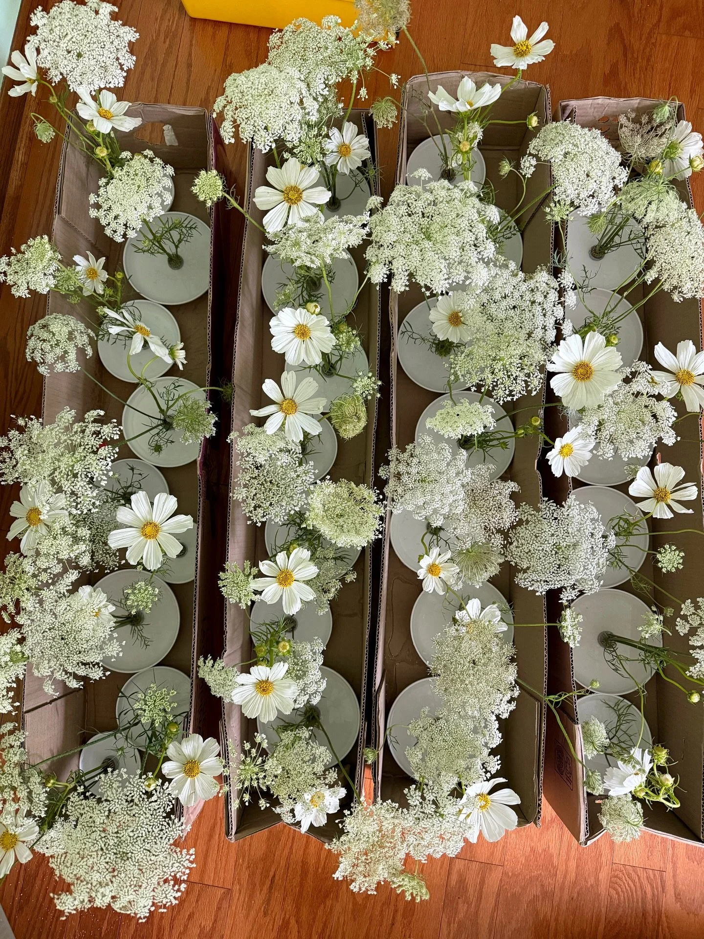 Before the wedding prep 🤍 

This past weekend we headed up north to Chicago to flower @hannah_lizen &lsquo;s gorgeous summer wedding @meyerscastle 

Ready to do it again! Who is going to take us back 😏 

We are becoming destination wedding floral P