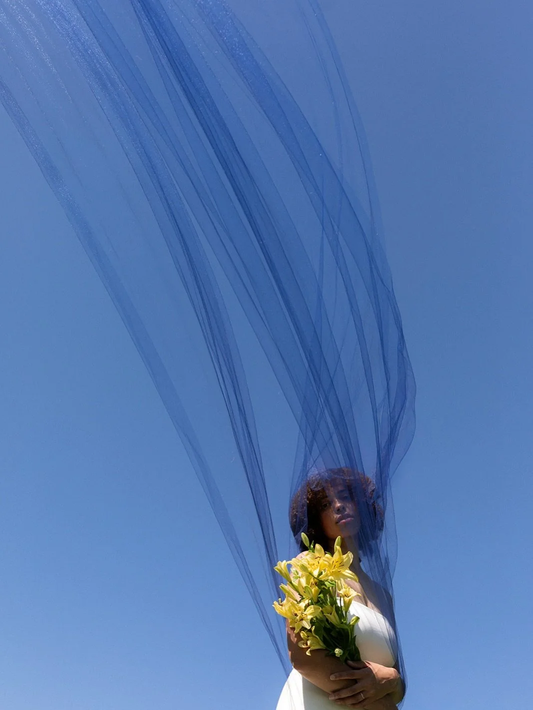 Lexi holding lilies 💛 

Looking for florals for your editorial shoot? 

We offer custom floral design and styling for brands, campaigns, events and creative productions. 

Through an editorial approach and thoughtful attention to detail, we create i