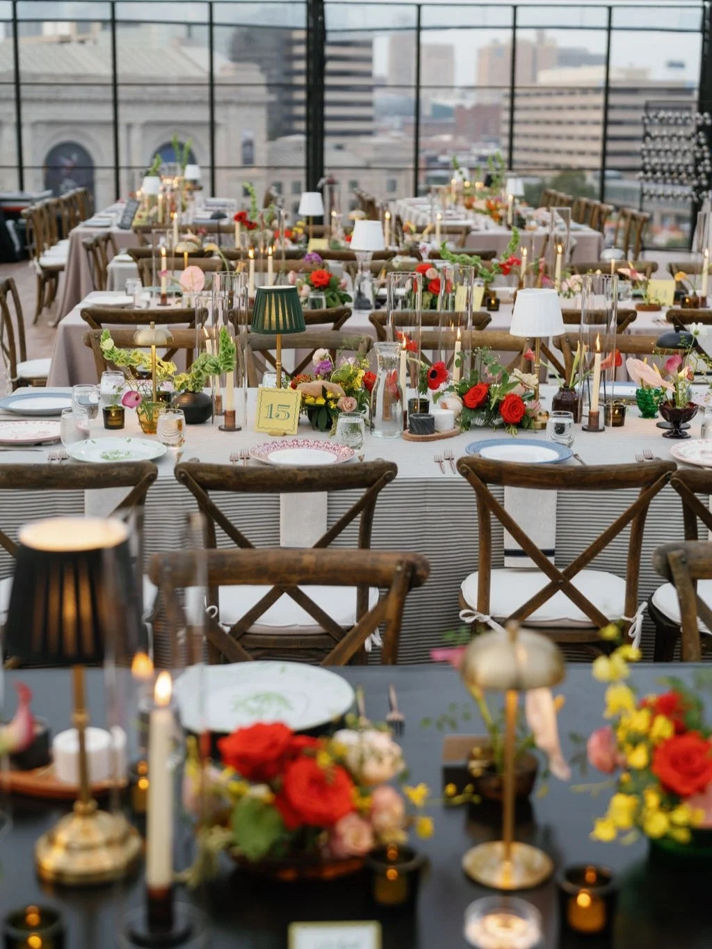 We love a fun, colorful, eclectic fall wedding! 

Especially when it&rsquo;s on the @nationalwwimuseum &lsquo;s lawn overlooking @unionstationkc 😮&zwj;💨

Ready to design your fall wedding flowers?! Link in bio to inquire #thecottagerose
.
.
Creativ