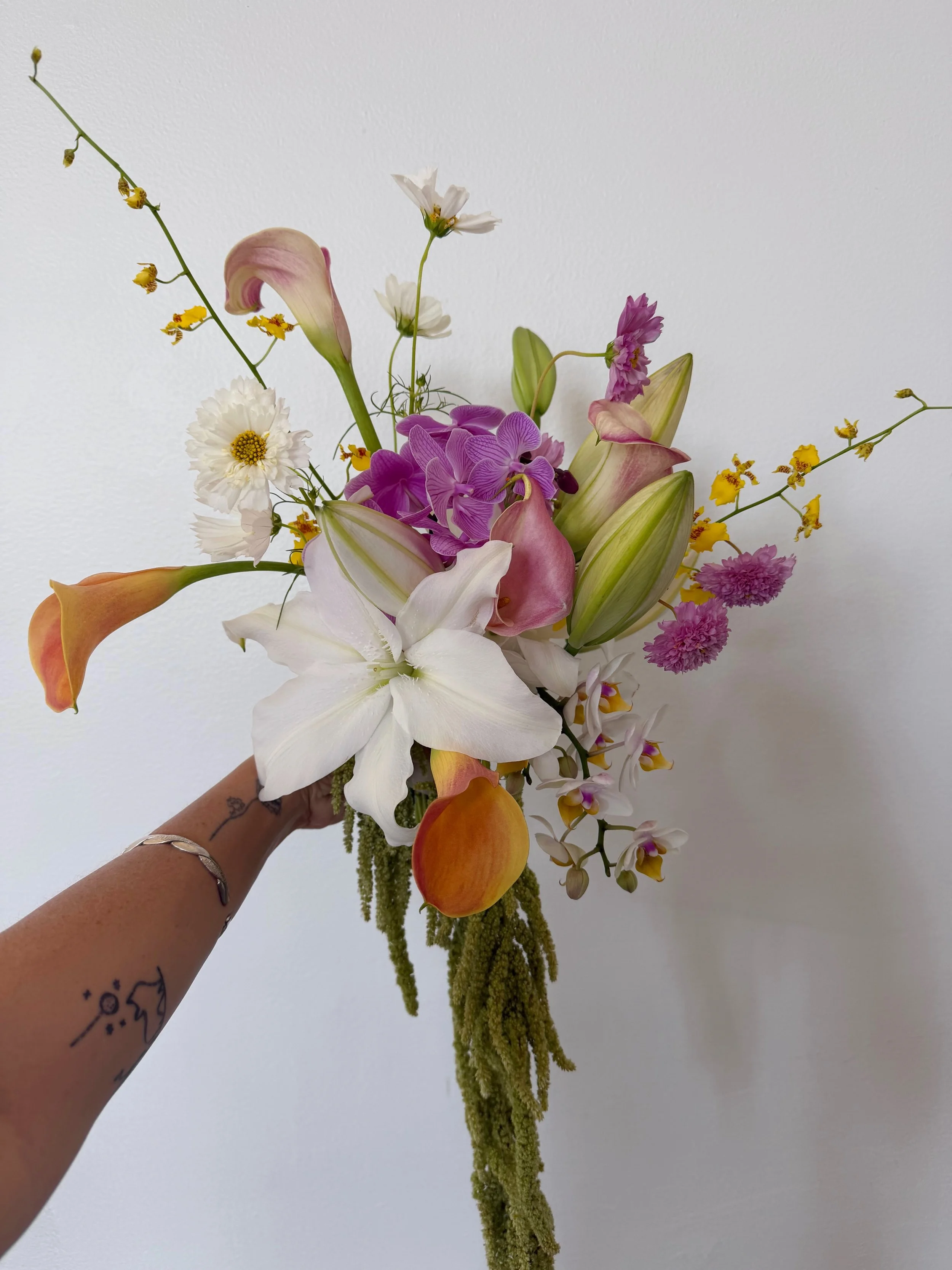 For Meghan 🍑🌸💛🦄 #thecottagerosebridalbouquet 
.
.
#thecottagerose | #ferrellholdingflowers | Kansas City wedding florist | full service wedding florist | event florist | destination wedding florist | modern florals | September wedding bouquet | o