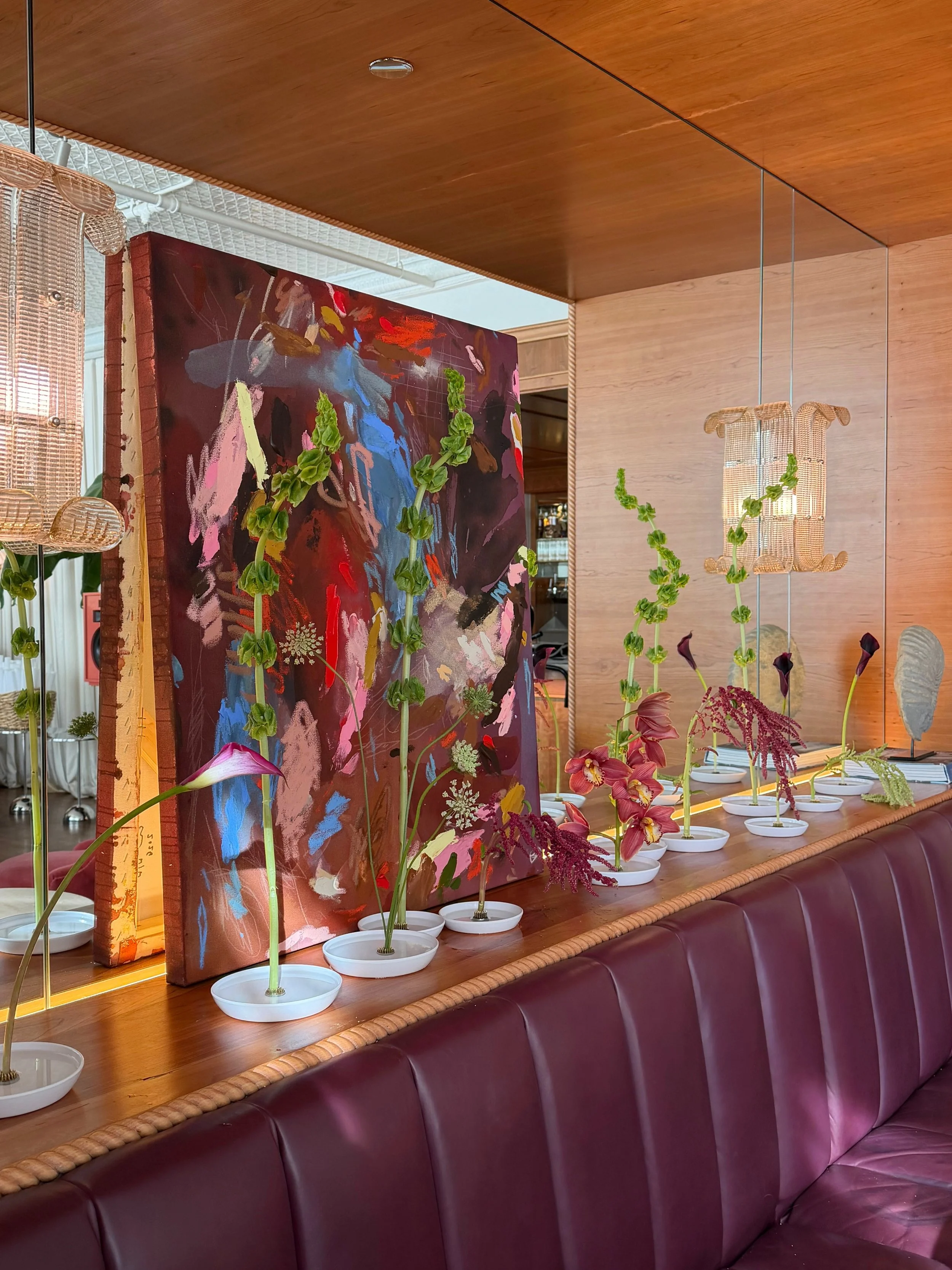 The thing about @le___lounge is, it&rsquo;s already pretty perfect. 

So when designing wedding florals in this space, intentional pops of color are usually the best way to compliment it. 

For Katie and Brittany we used the same flower types as in t