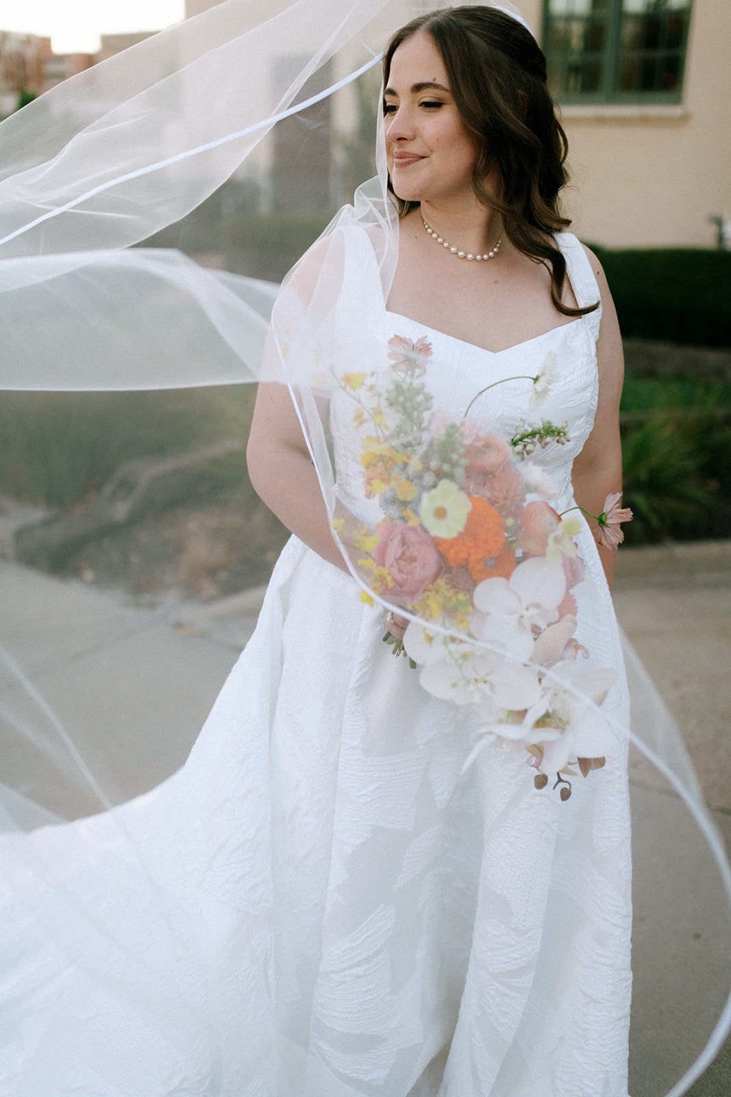 colorful fall wedding at la villa midtown kansas city the cottage rose full service wedding florist crossroads orchid bridal bouquet modern florals bridal style pearls