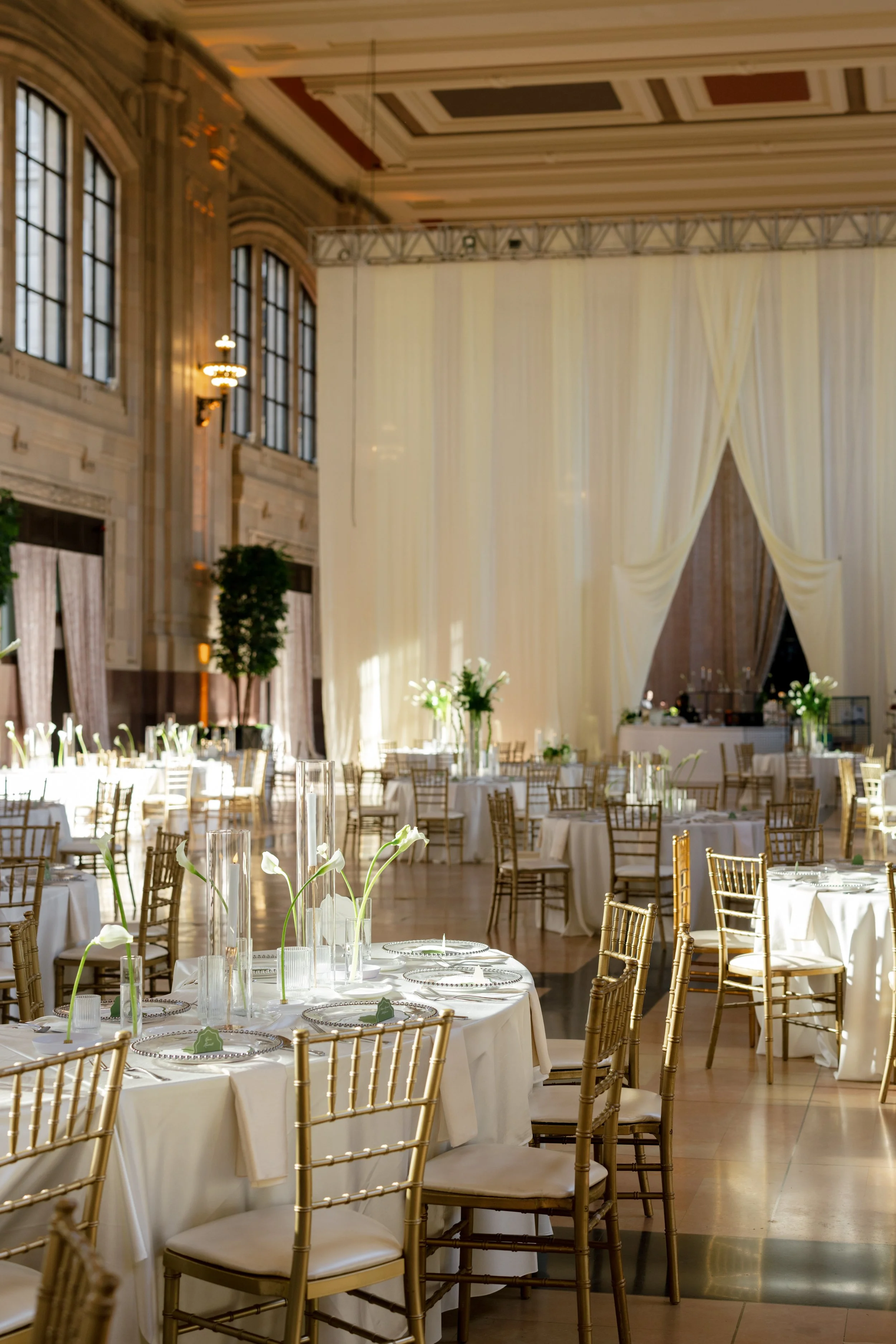 what a a 20k wedding floral budget really looks like union station spring wedding chicago the cottage rose kansas city florist crossroads single stem calla lily tall centerpieces serpentine tables