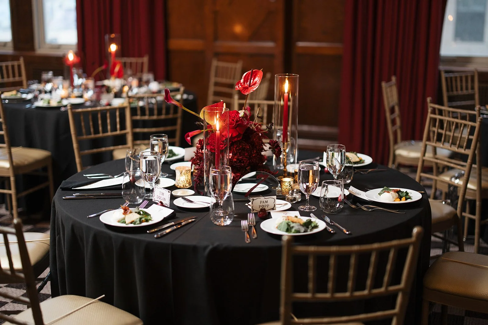 chic white and green hotel kc fall wedding in downtown kansas city the cottage rose full service wedding florist calla lilies orchids amaranth red reception decor candles