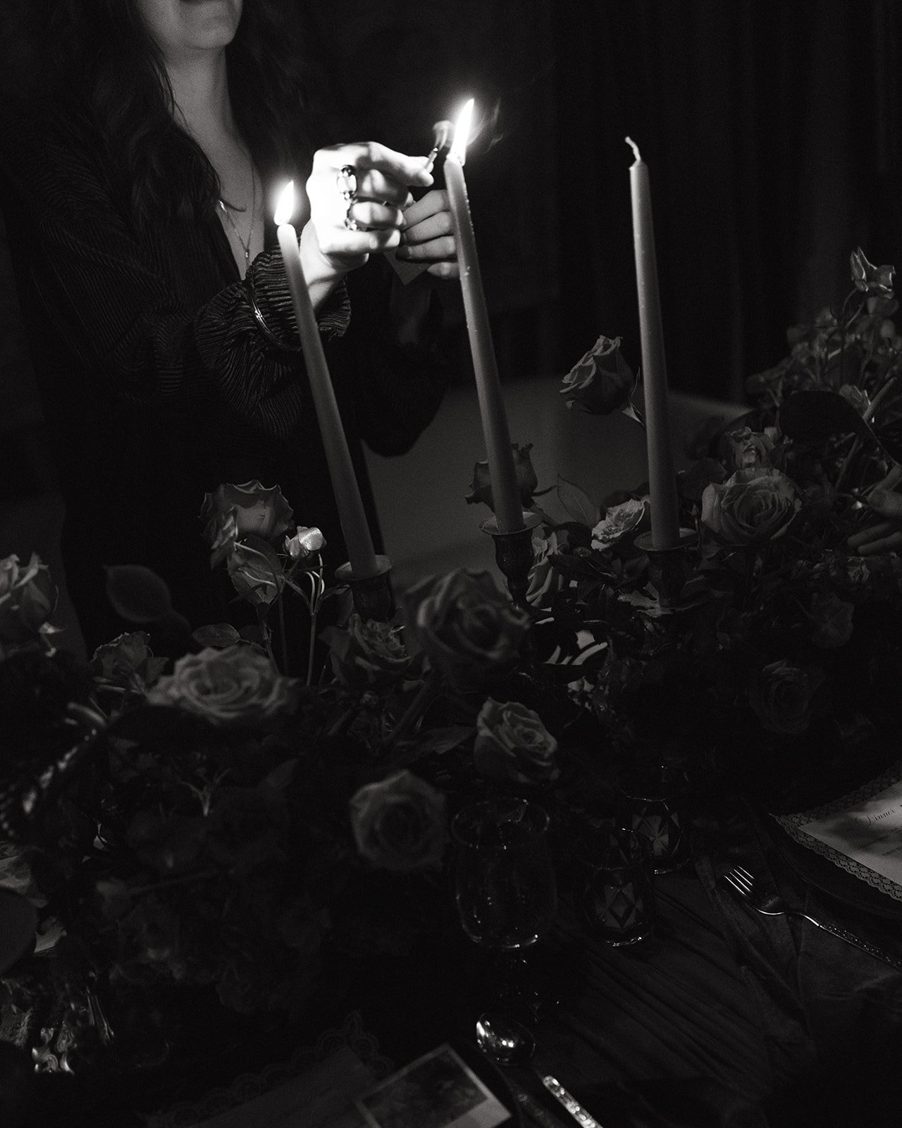 vintage maximalist editorial in le lounge no vacancy kansas city crossroads the cottage rose full service wedding florist winter wedding inspiration orchids amaranth calla lilies roses brown velvet linen vintage lamp tapestry florist lighting candles