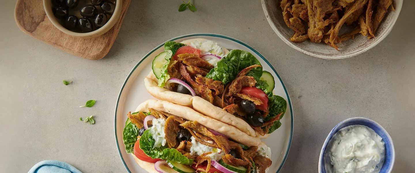 Grecka pita z Hempeat Gyros i sosem Tzatziki