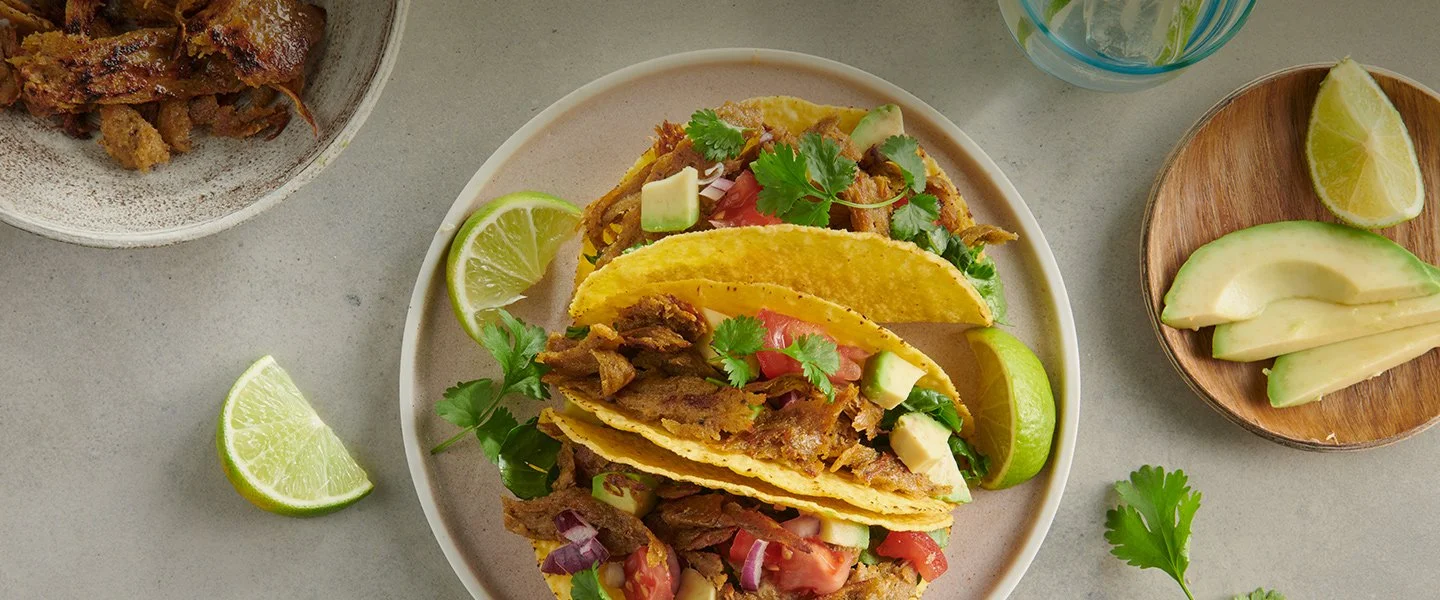 Tacos z Hempeat Roślinny Gyros i salsą warzywną