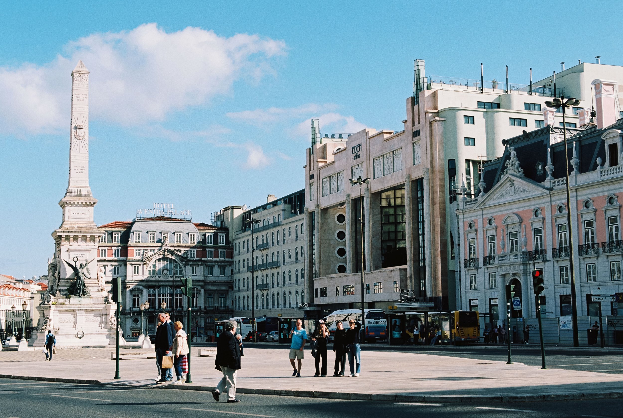 R1-03213-028A.jpg