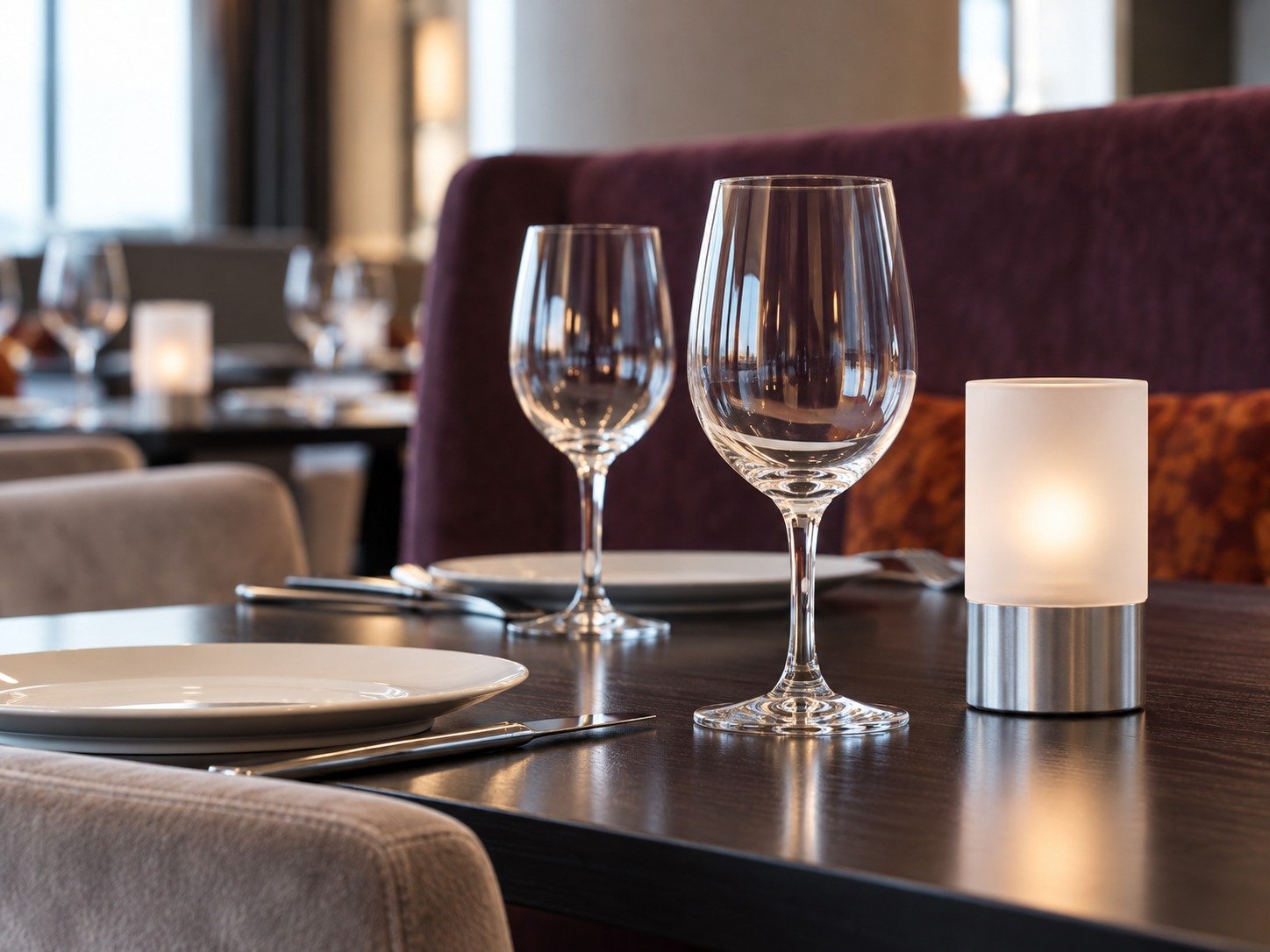 02-neptun-hotell-restaurant-bord-dekket.jpg