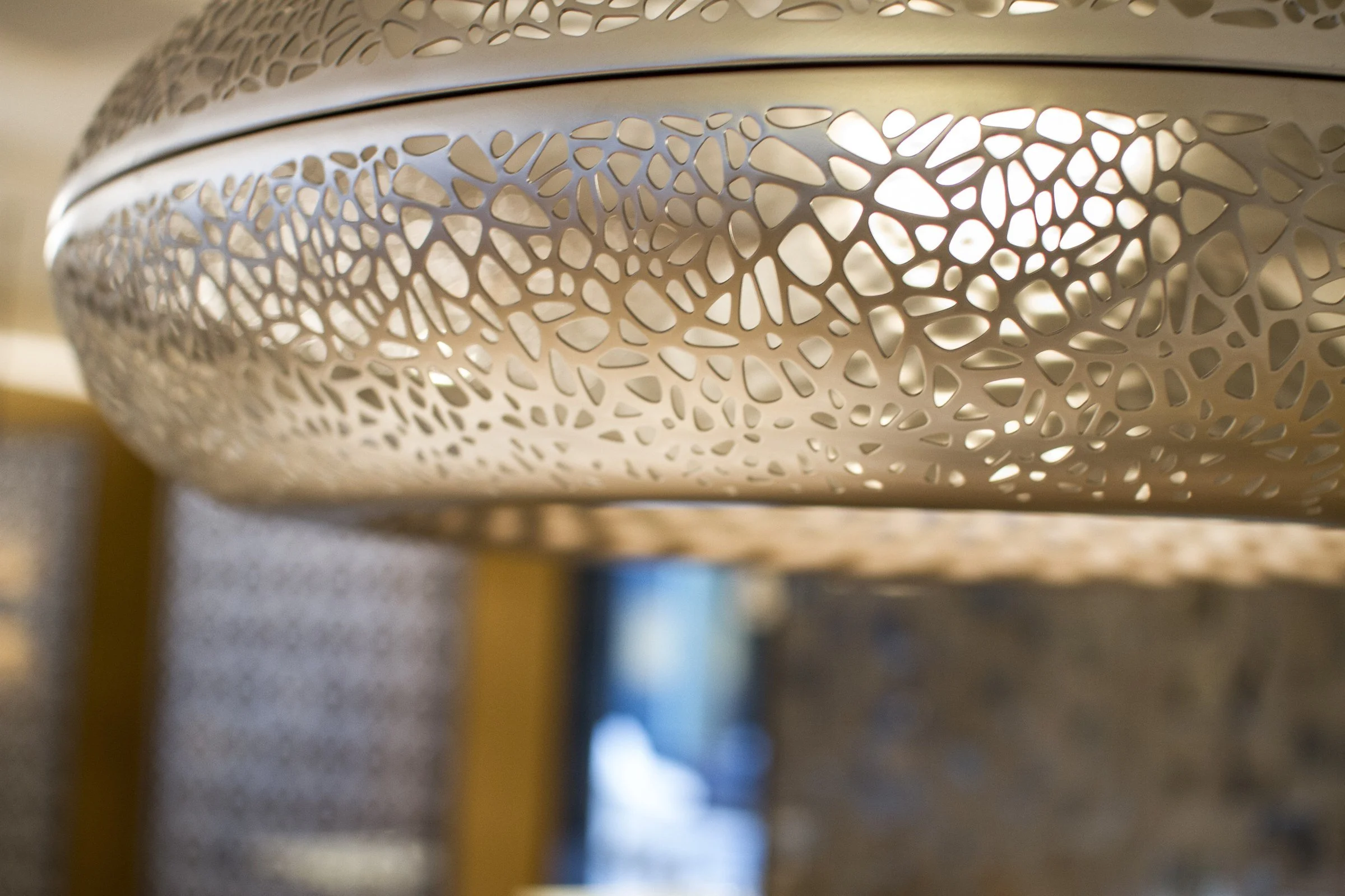 06-pa-haret-barcode-taklampe-detalj.jpg