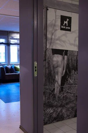 aegis-media-toalett-kunstfoto.jpg
