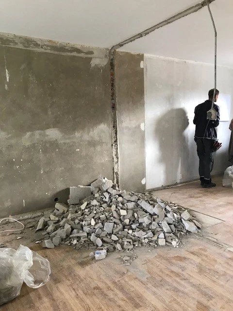 Før renoveringen: veggen mellom stue og gjesterom åpnes opp