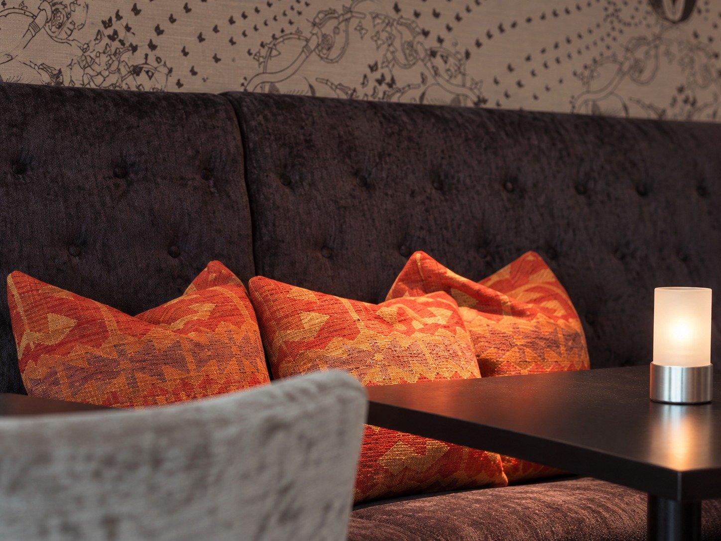 05-neptun-hotell-restaurant-puter-sofa.jpg