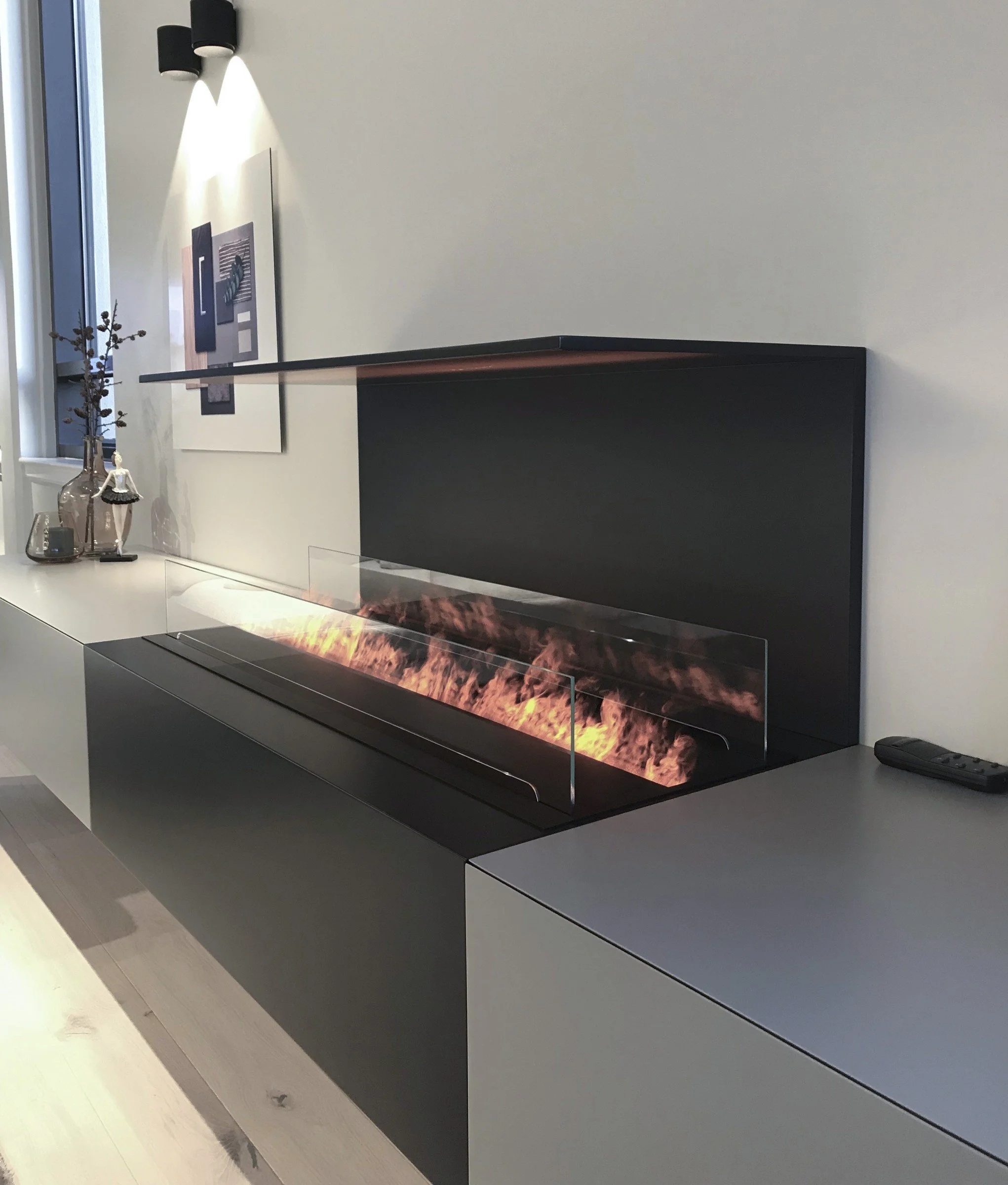 02-veidekke-showroom-middelthunet-elektrisk-peis.jpg