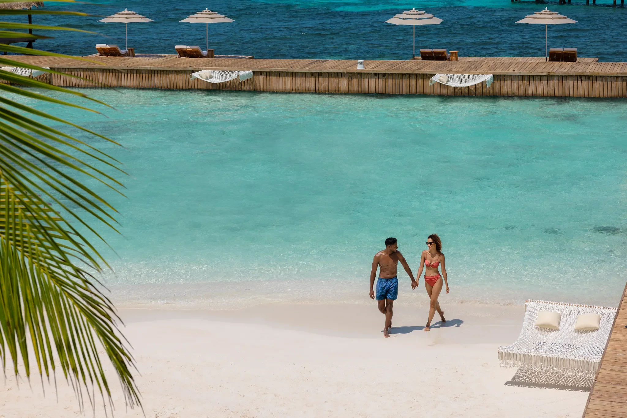SEIIM-EXT-Couple-Beach-2A-CB.webp