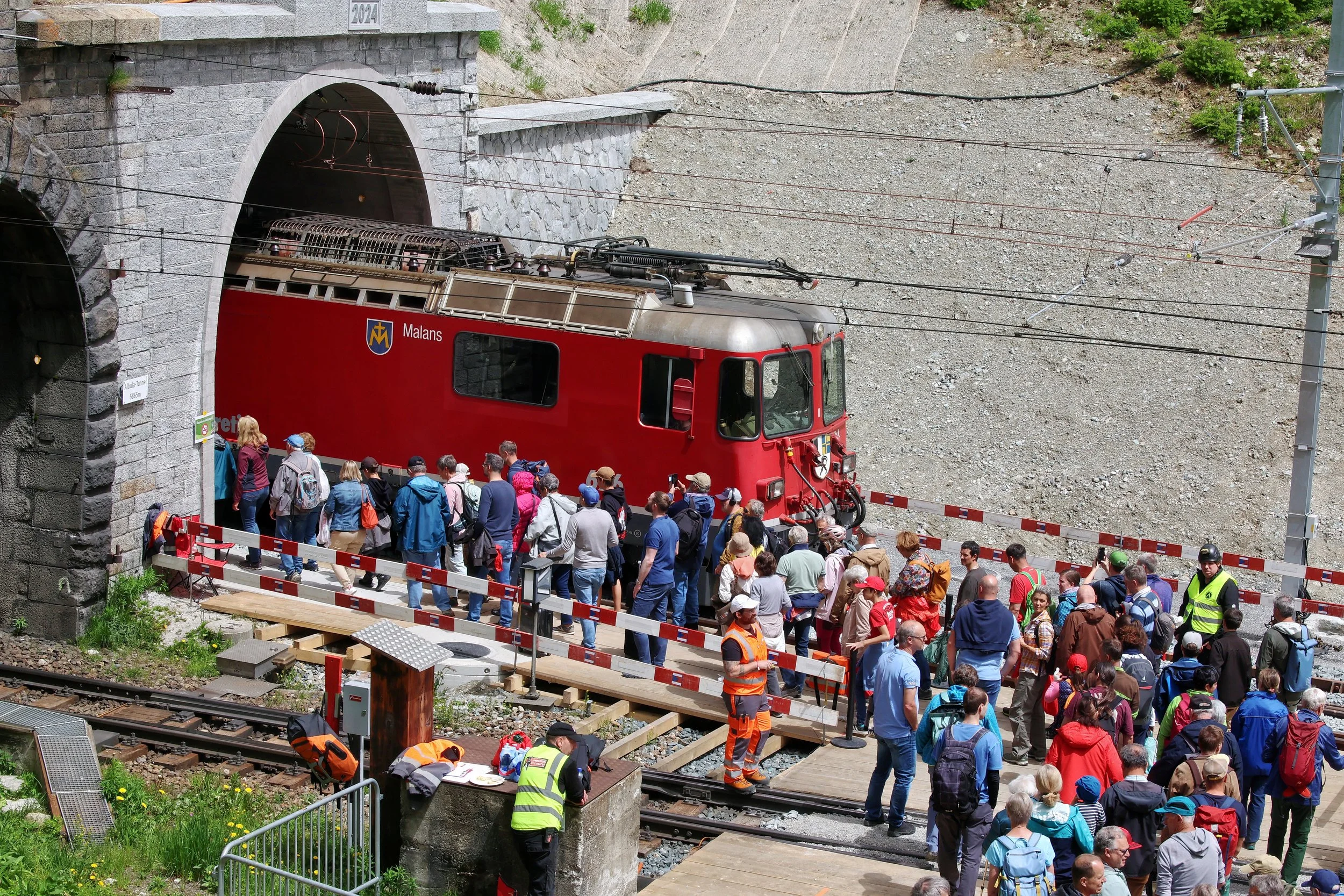 Eröffnung des Albula-2-Tunnels beim Südportal wird zum Volksfest.