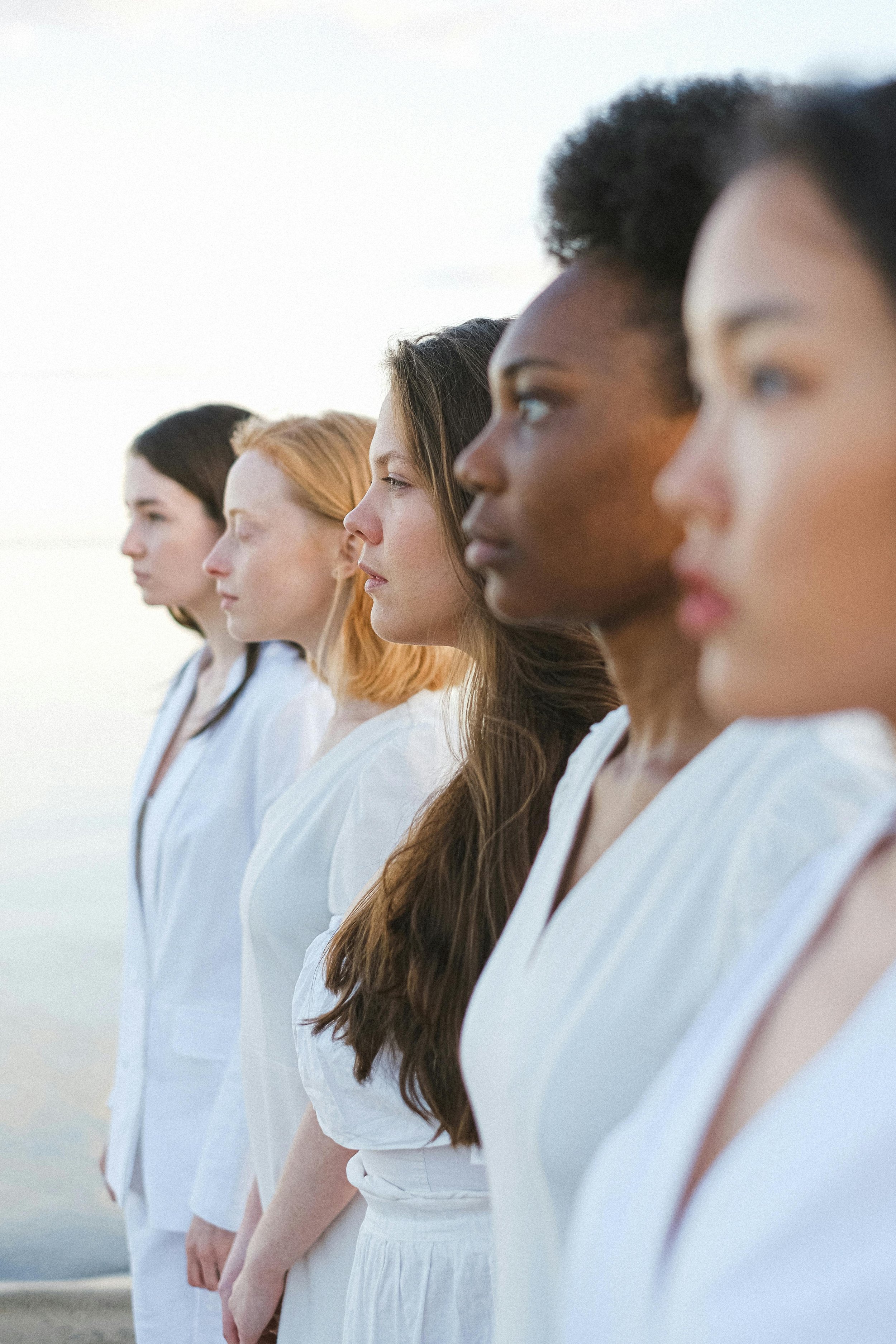 Diverse Frauen repräsentieren die NOA Community — holistische Zyklusgesundheit für alle