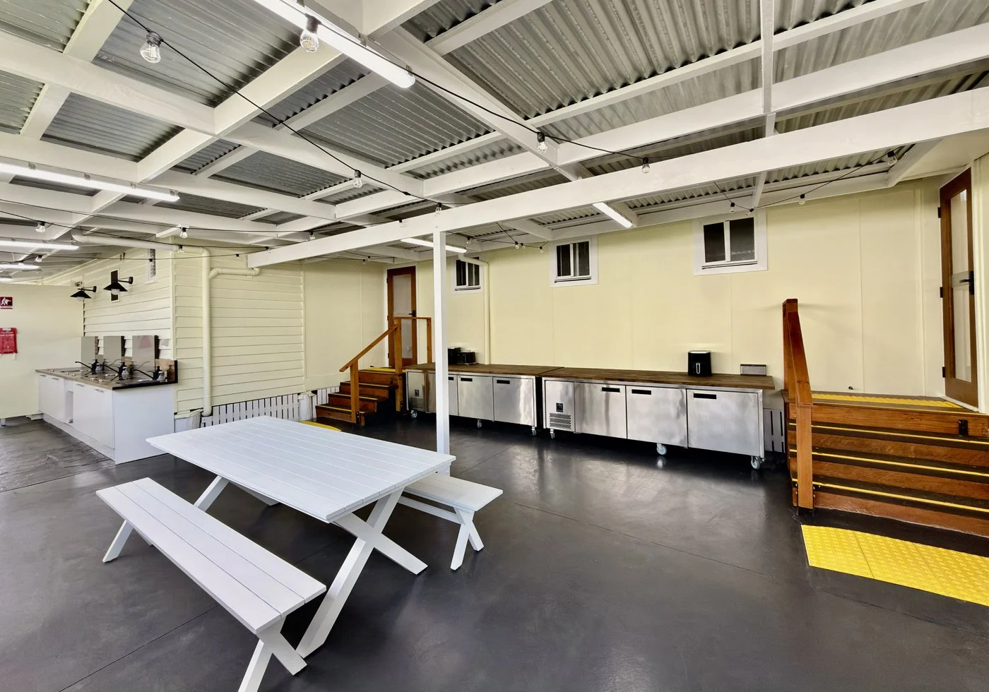 Outdoor Kitchen 1 700x490.jpg