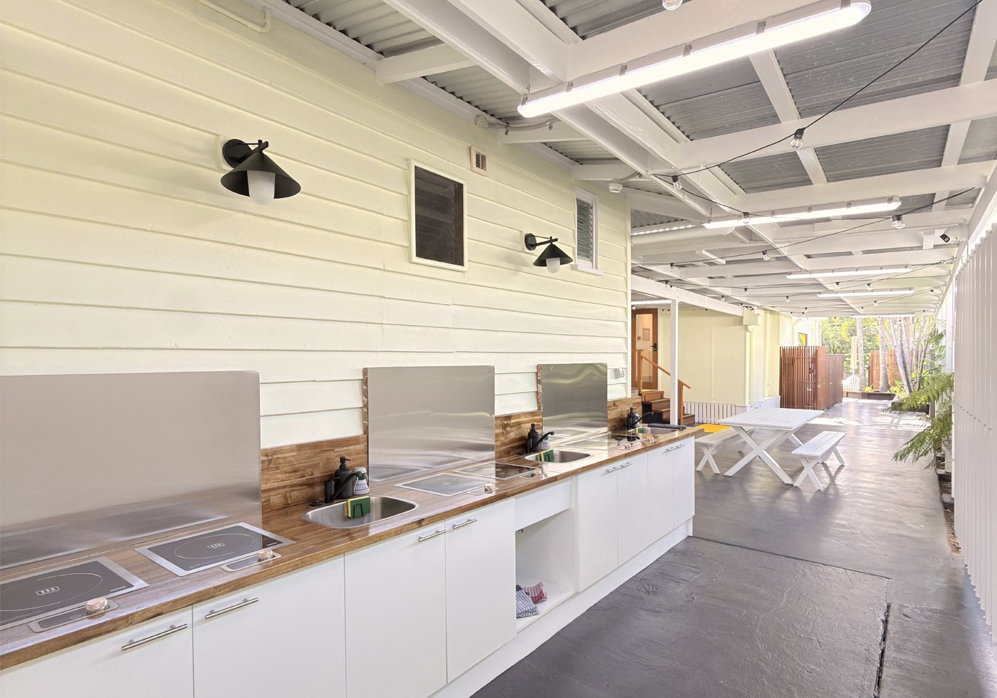 Outdoor Kitchen 700x490.jpg