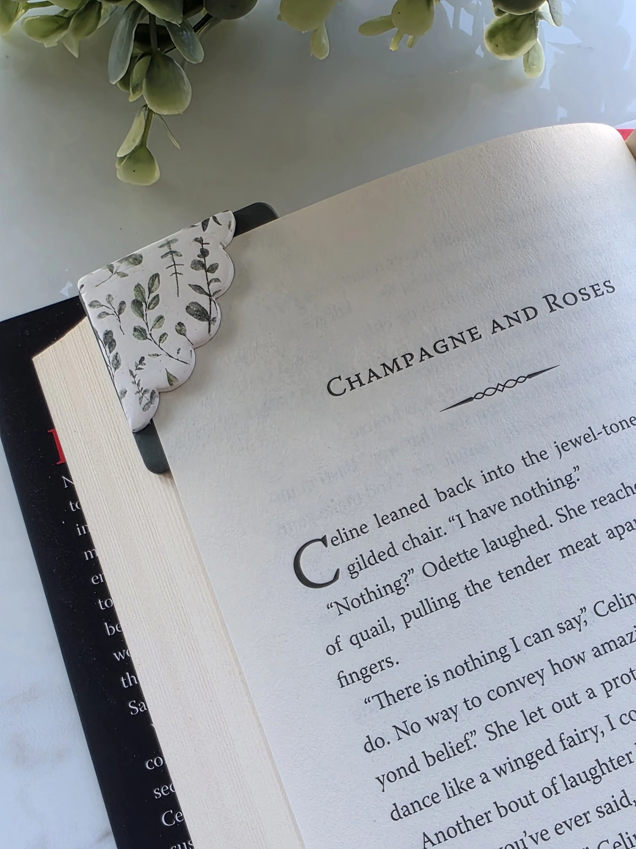 BOOKMARK WITH SCALLOP EDGE