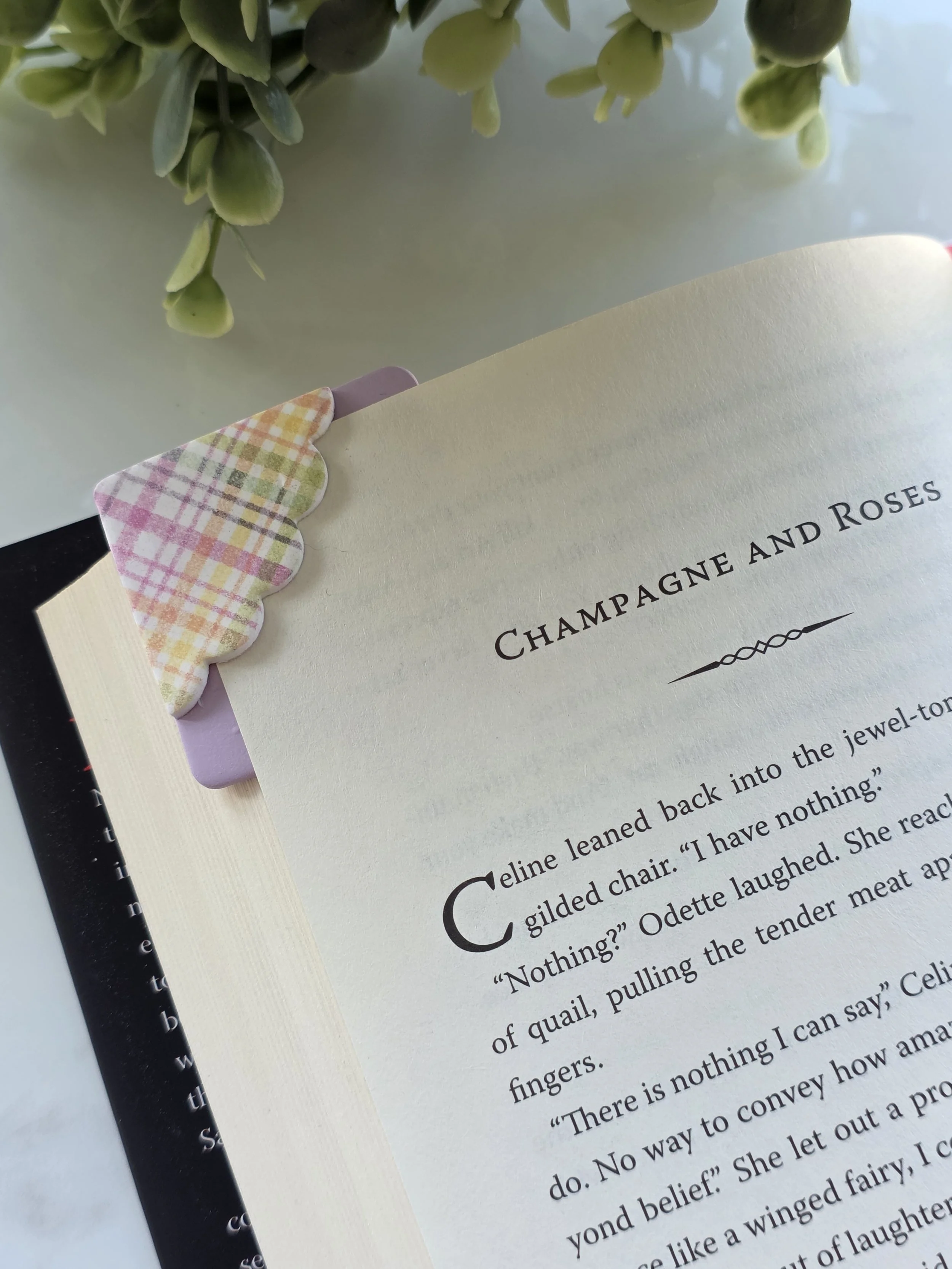 BOOKMARK WITH SCALLOP EDGE