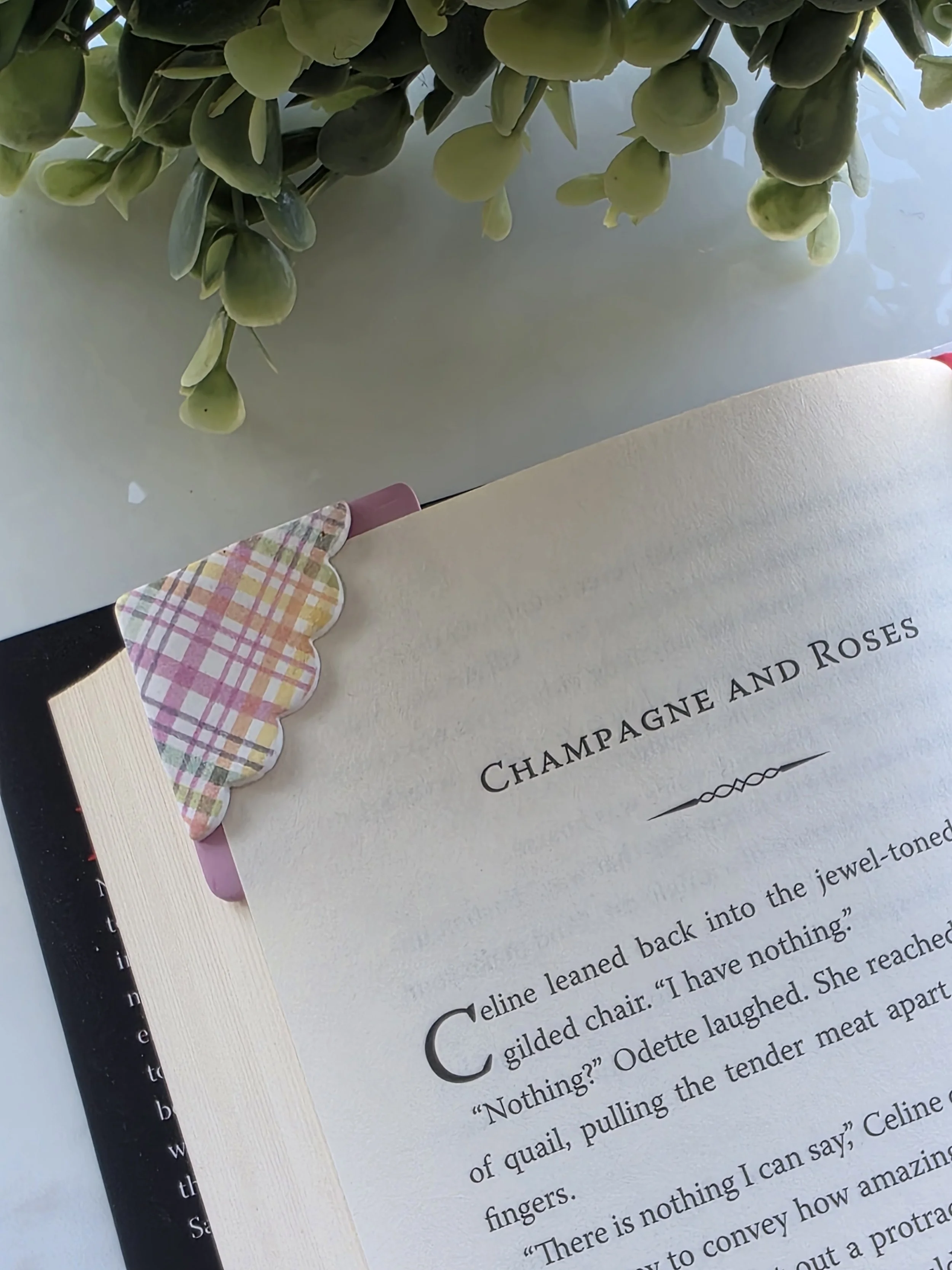BOOKMARK WITH SCALLOP EDGE