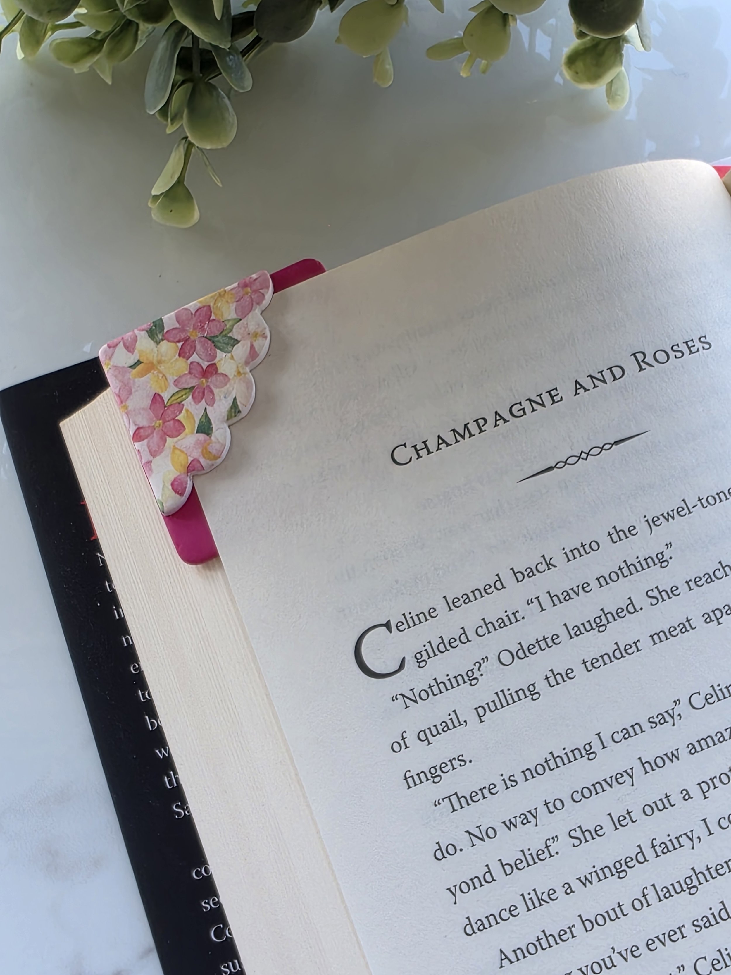 BOOKMARK WITH SCALLOP EDGE